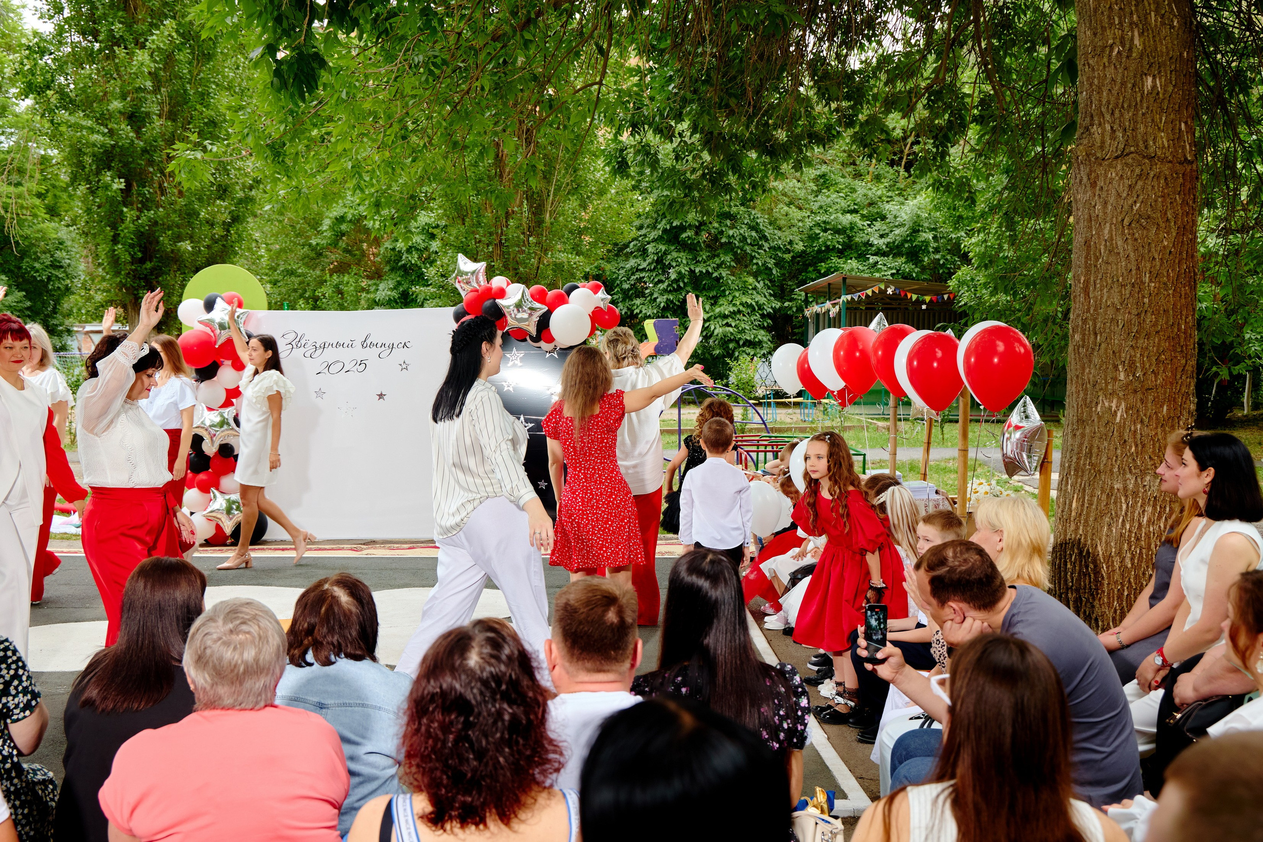 Выпускной 45 сад. Фотограф Выпускные альбомы Таганрог Сергей Коробченко