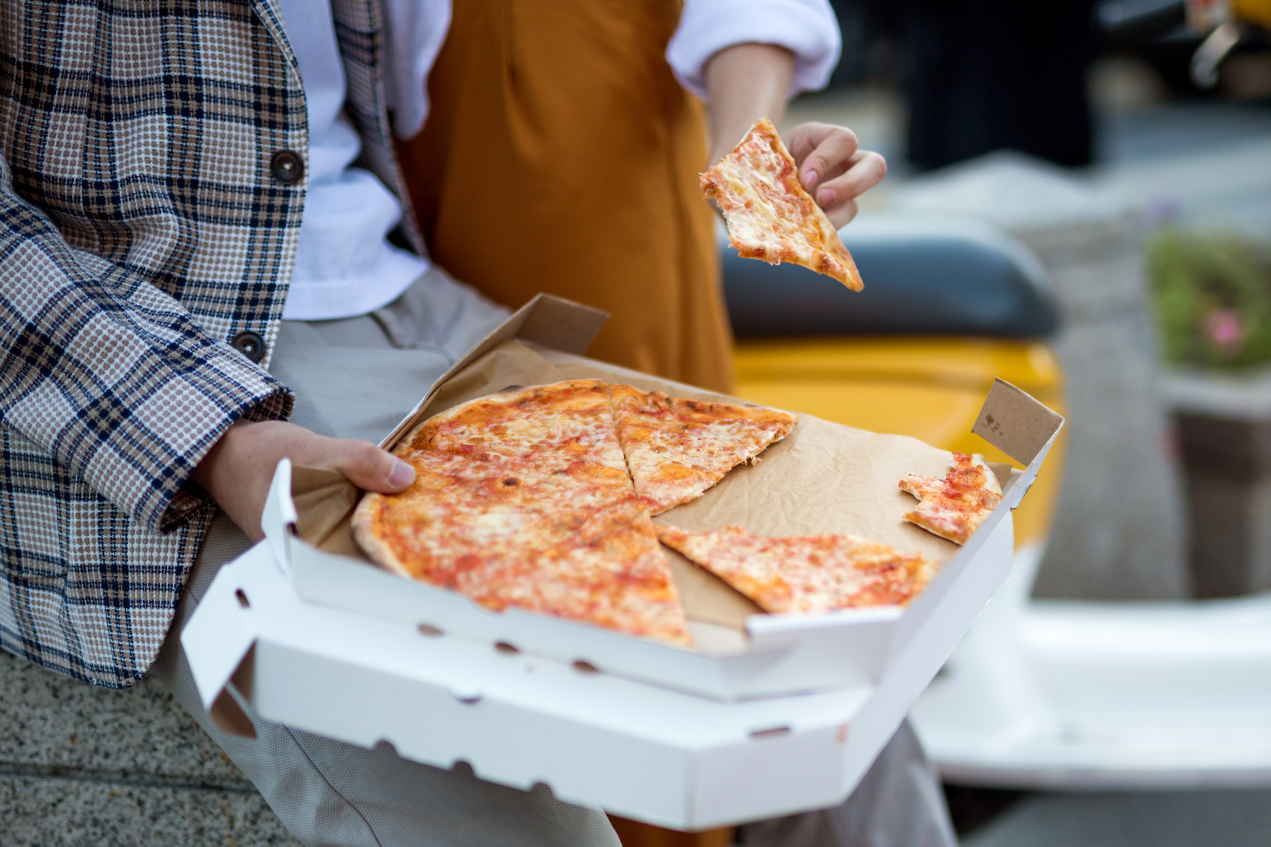 Лера и Саша, прогулка с ретромопедом. Семейный фотограф в Москве Марина Петра
