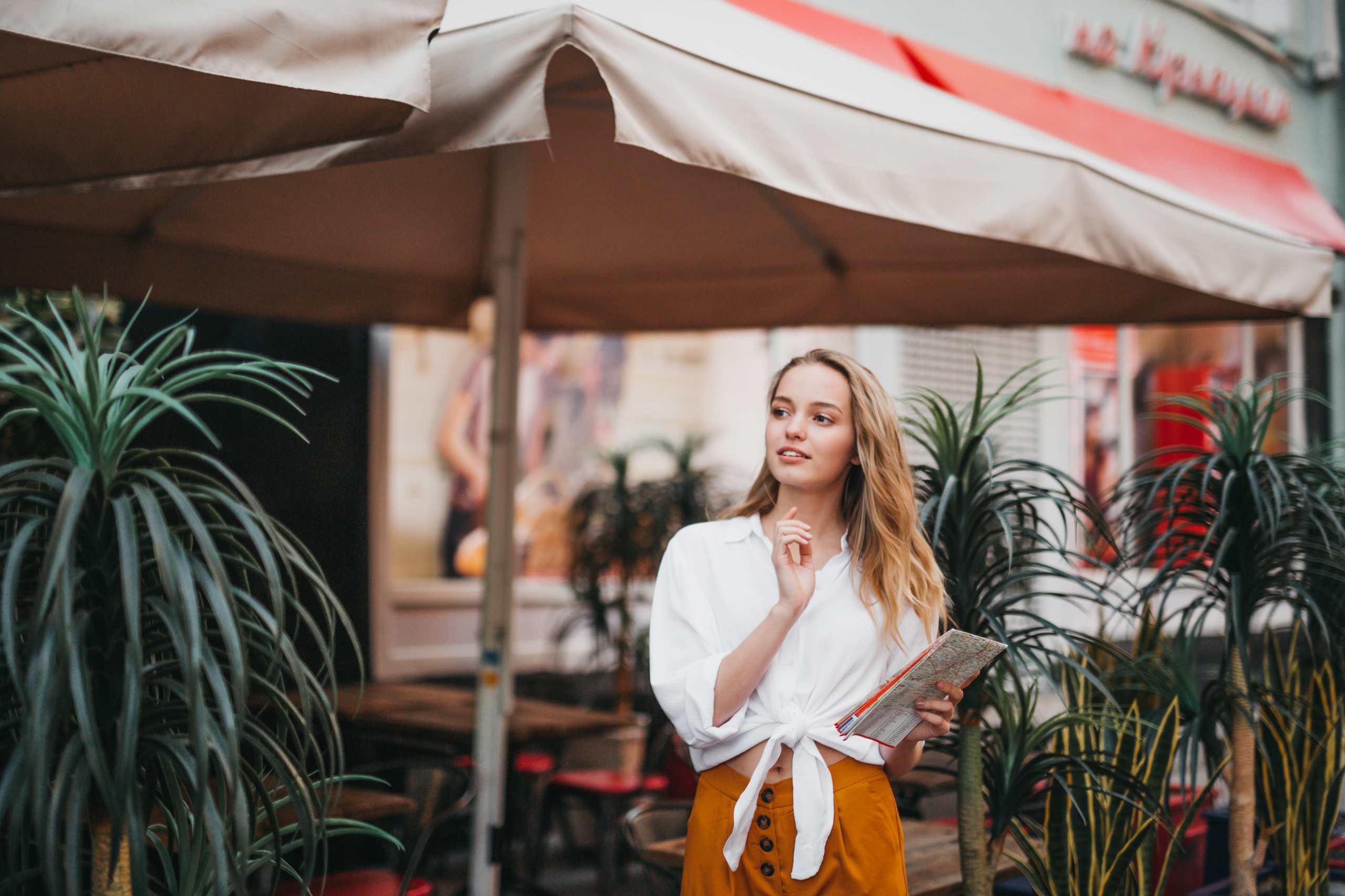 Лера и Саша, прогулка с ретромопедом. Семейный фотограф в Москве Марина Петра