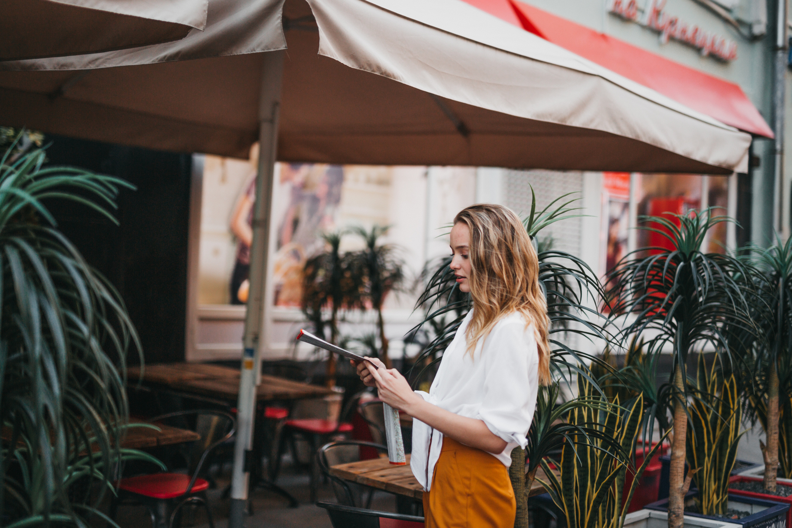 Лера и Саша, прогулка с ретромопедом. Семейный фотограф в Москве Марина Петра
