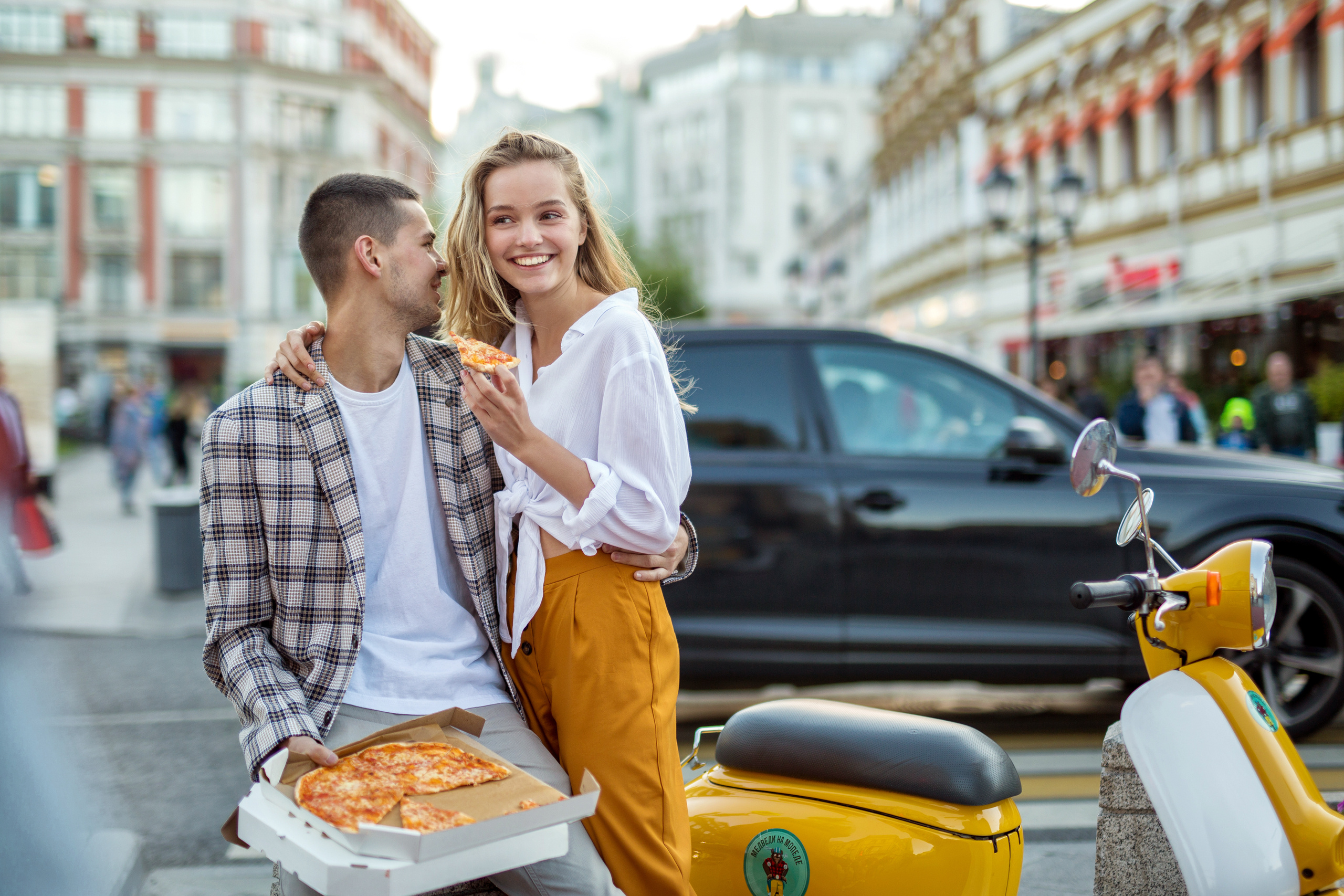 Лера и Саша, прогулка с ретромопедом. Семейный фотограф в Москве Марина Петра