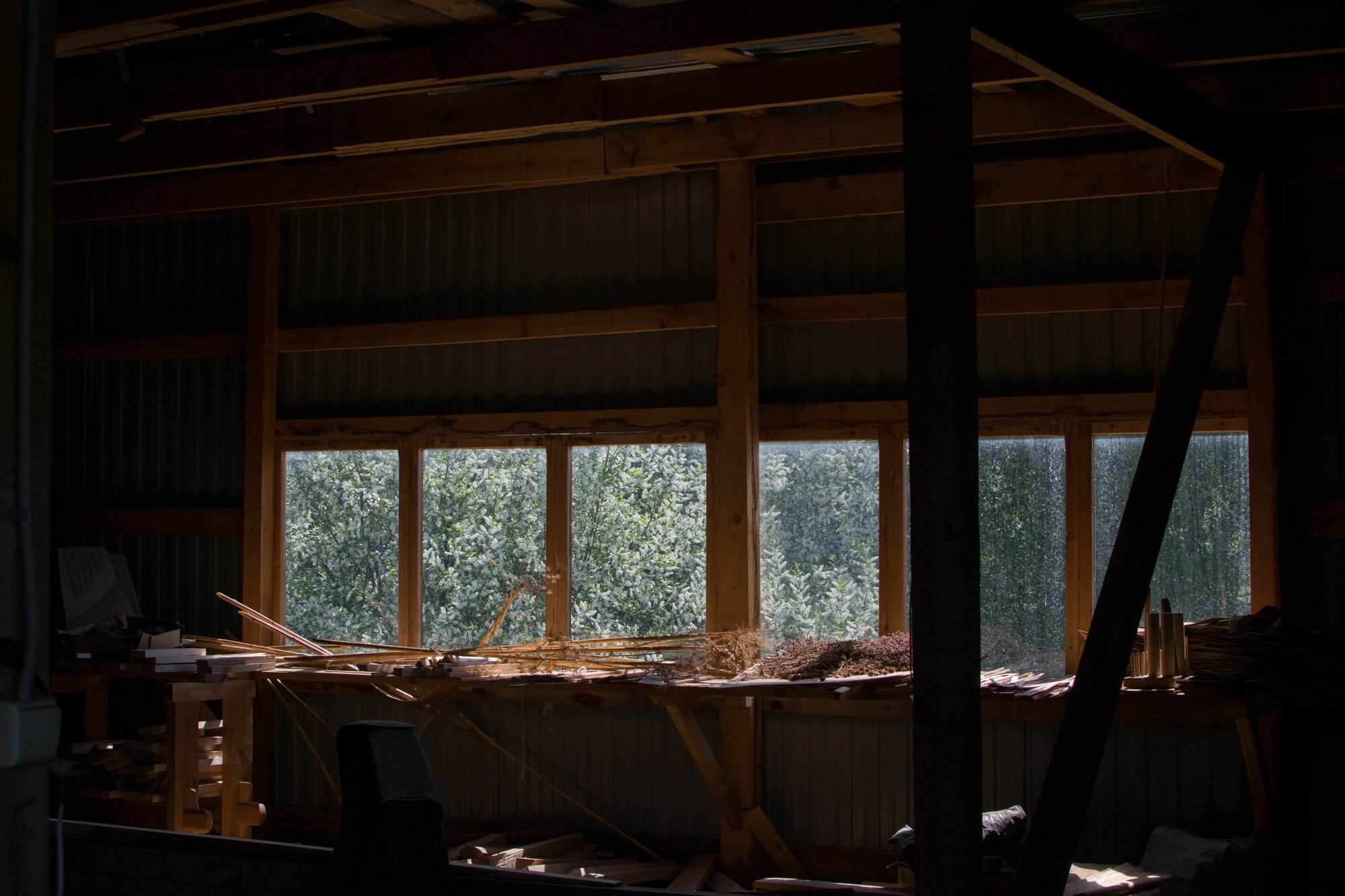 Прошлогодний урожай курая в мастерской Хуснуллиных. Иногда поступают заказы на тростниковый курай