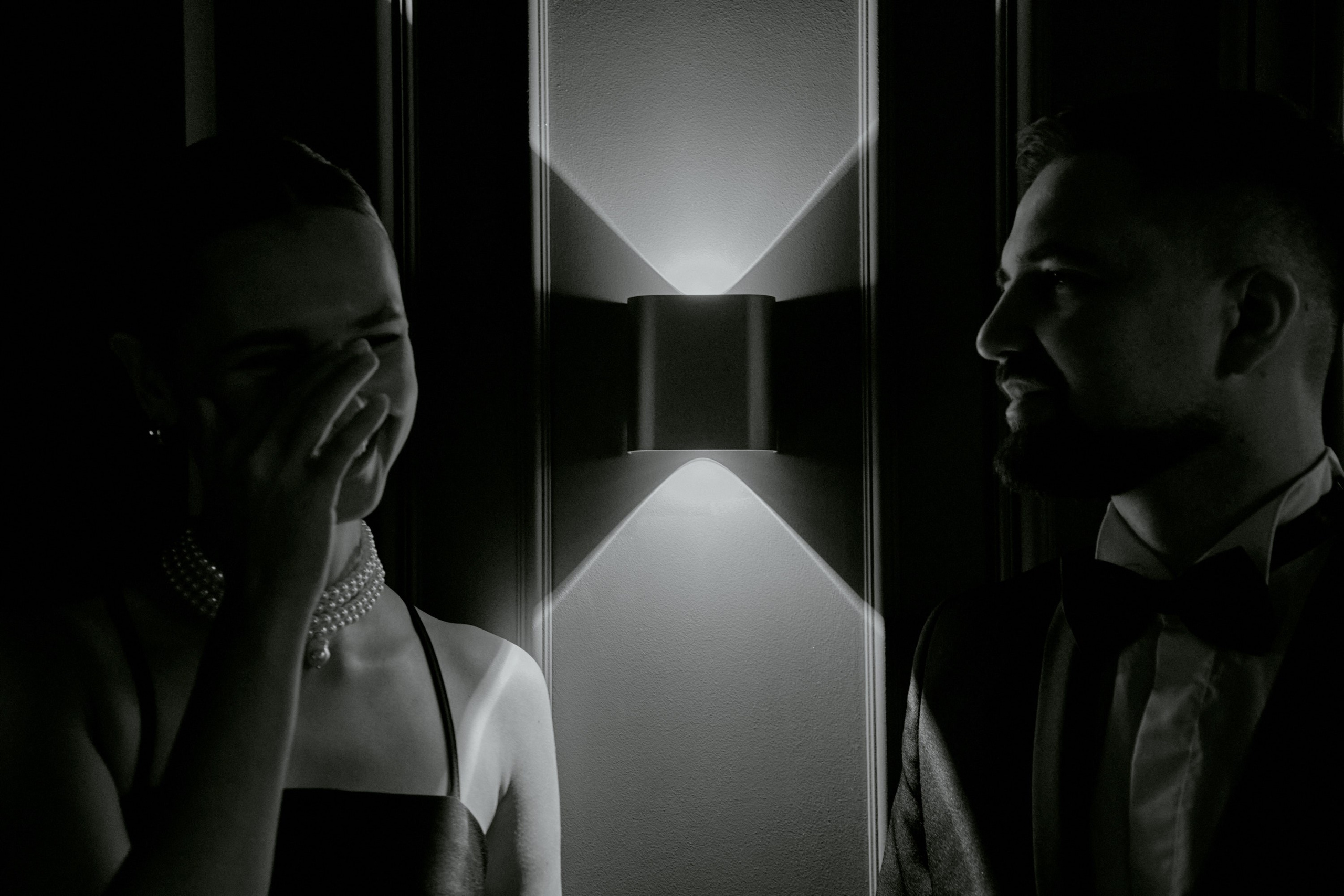 Пара влюбленных в ресторане. Этот день они запомнят на всю жизнь