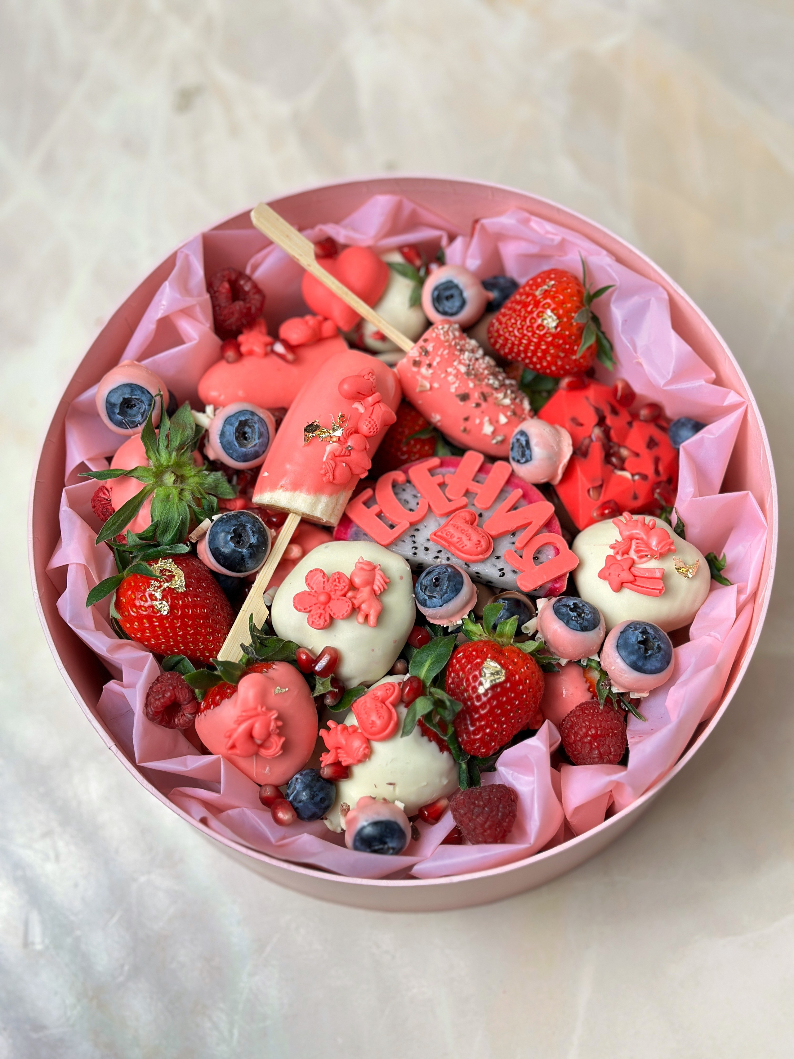 Ягоды в шоколаде. Выездной кейтеринг, съедобные букеты, торты и сладости на заказ