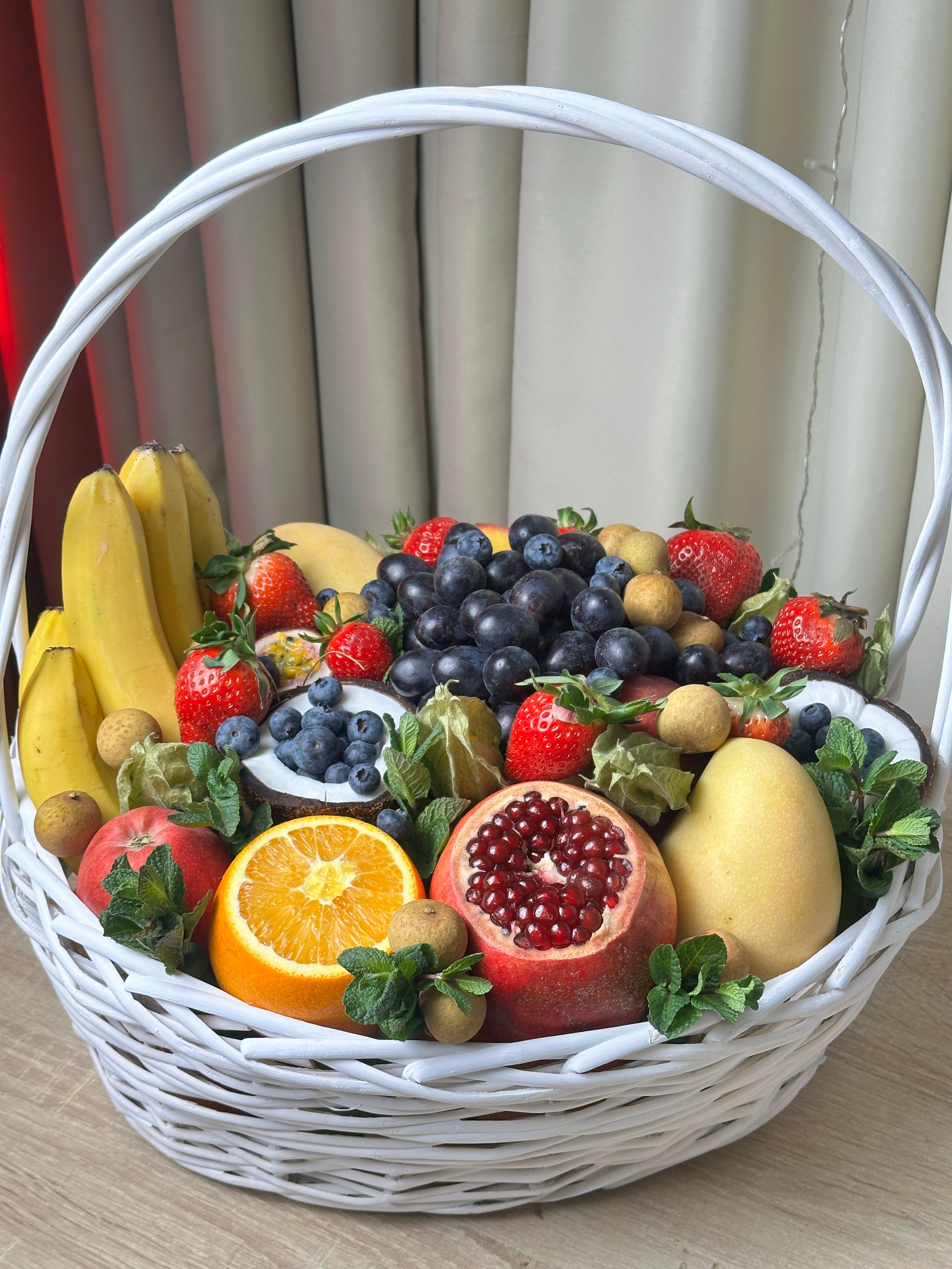 Корзины. Выездной кейтеринг, съедобные букеты, торты и сладости на заказ