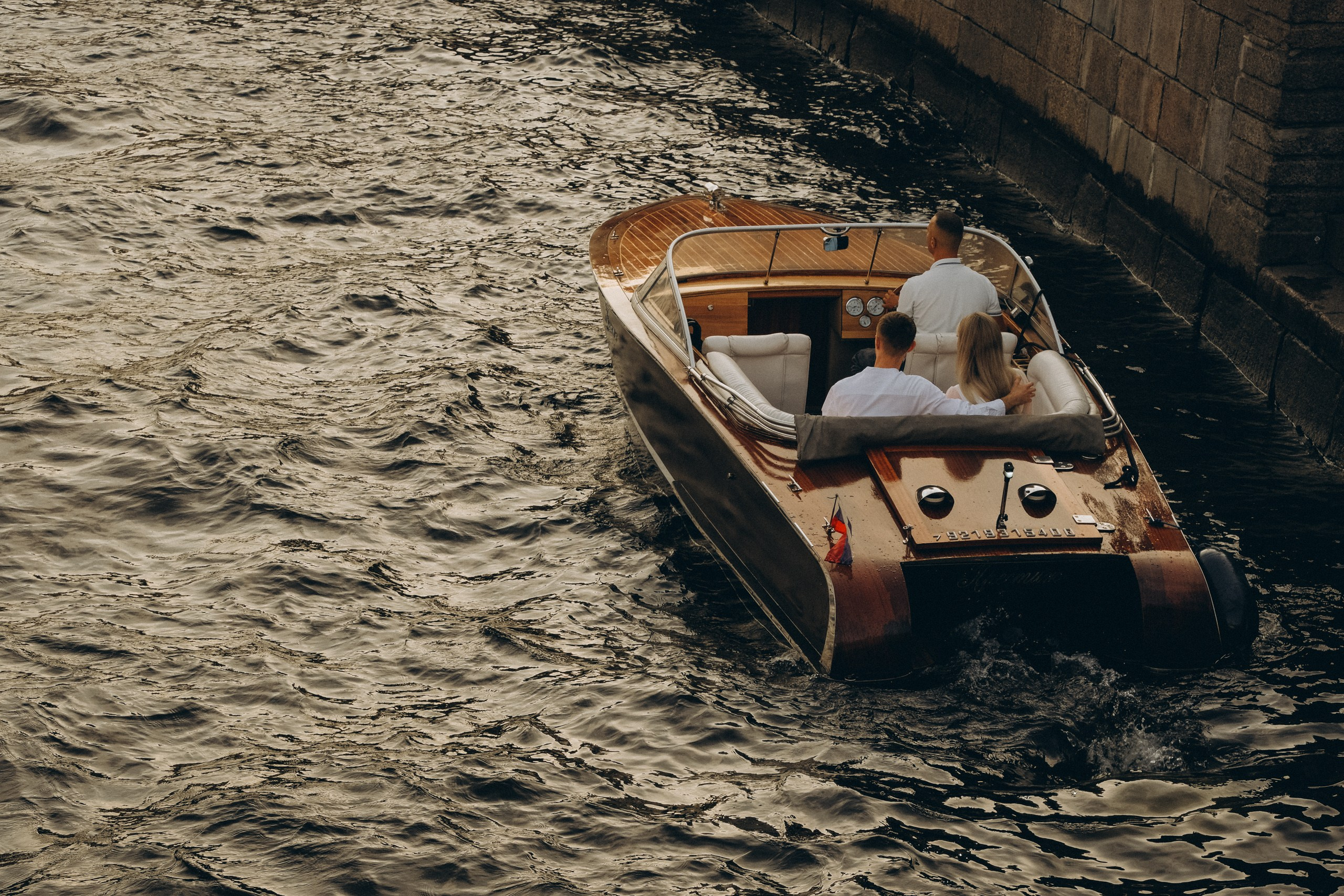 СВАДЕНБНАЯ СЬЕМКА НА КАТЕРЕ ПО КАНАЛАМ САНКТ-ПЕТЕРБУРГА И В АКВАТОРИИ НЕВЫ. Профессиональный фотограф, Санкт-Петербург — Виктория Богомолова