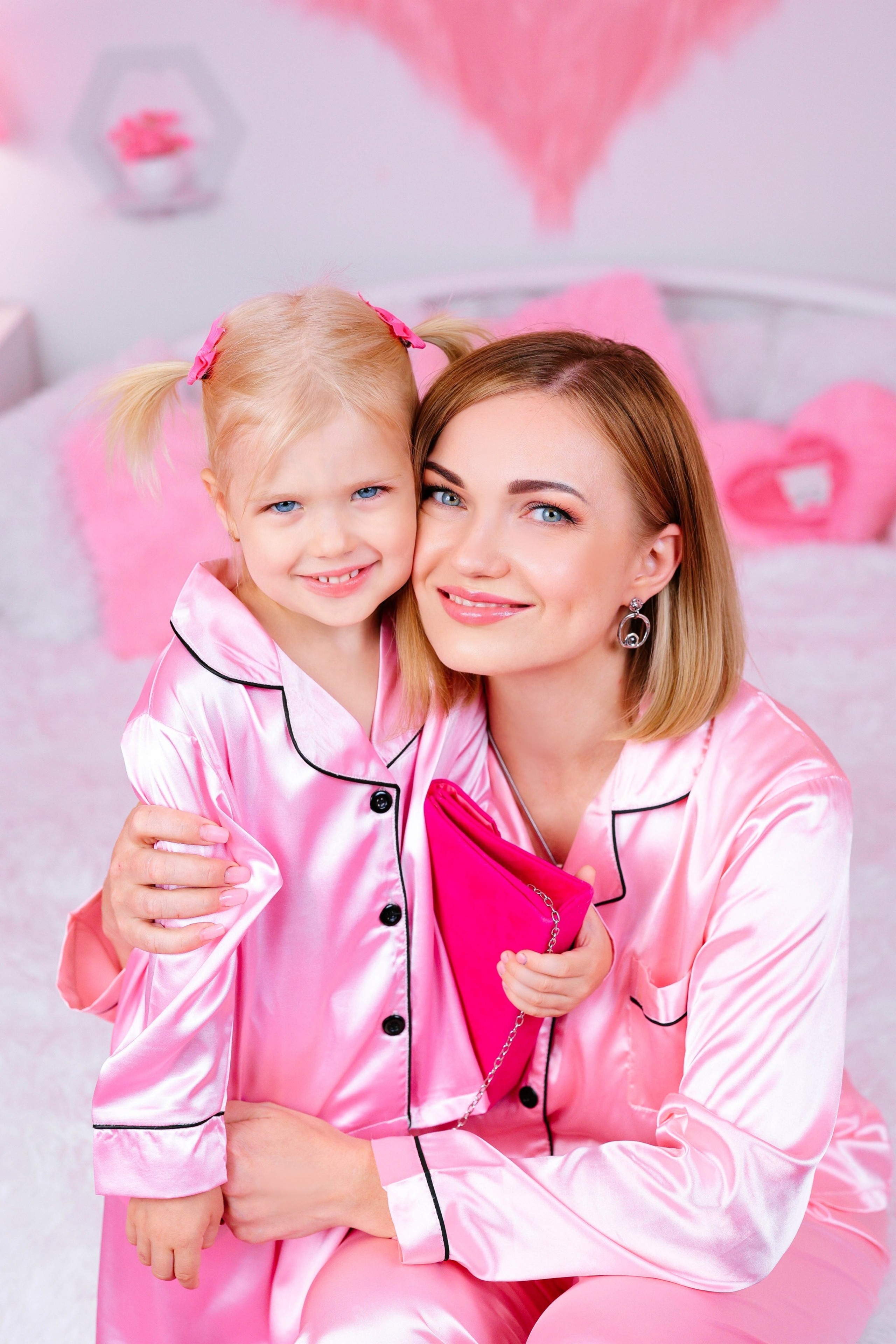 РОЗОВАЯ КОМНАТА