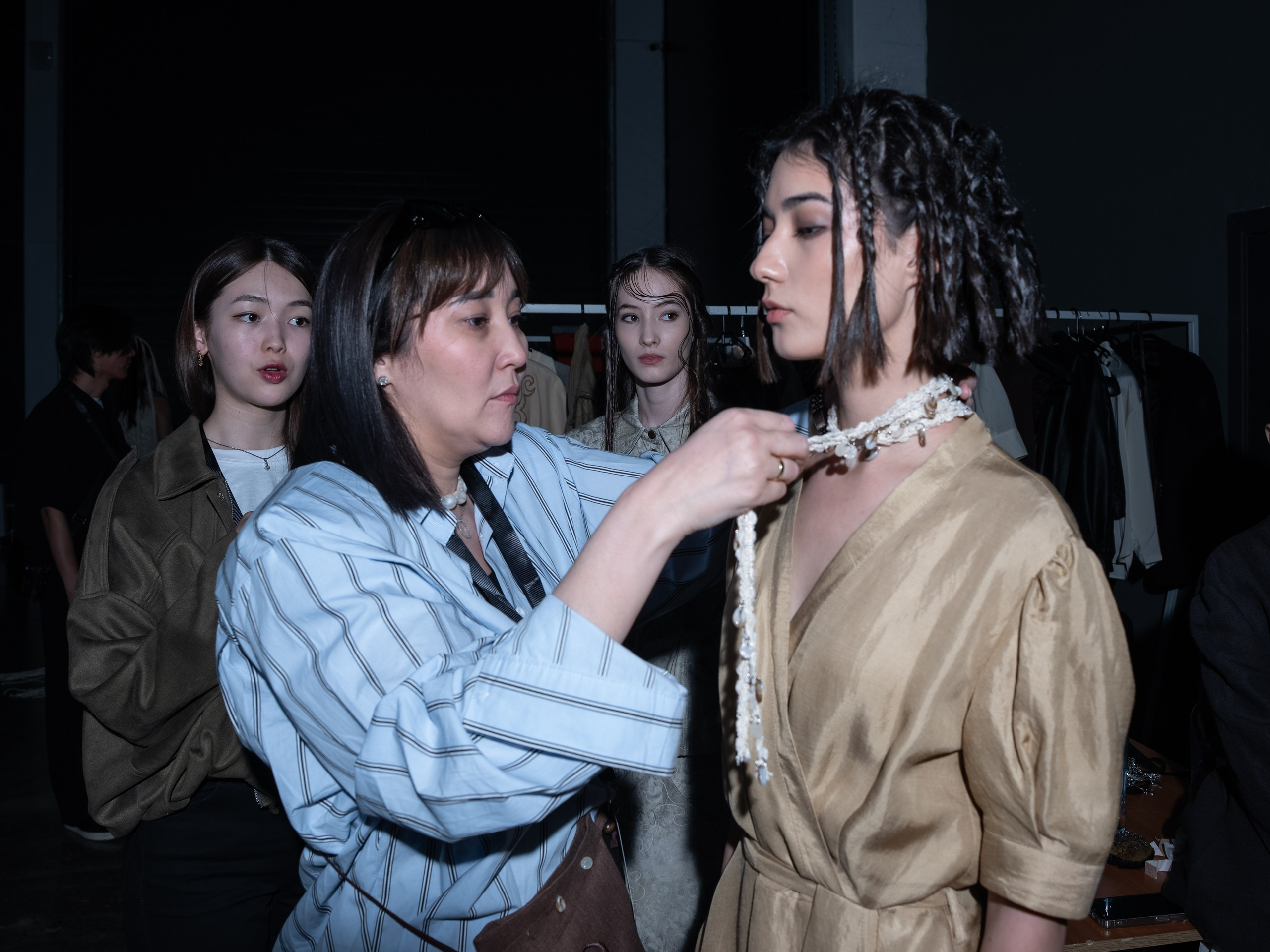 Visa Fashion Week Pre-Fall 2026 April BackStage Day 1. Сайт Алматинского НЮ АРТ, будуар и фэшн фотографа Дениса Карпенко