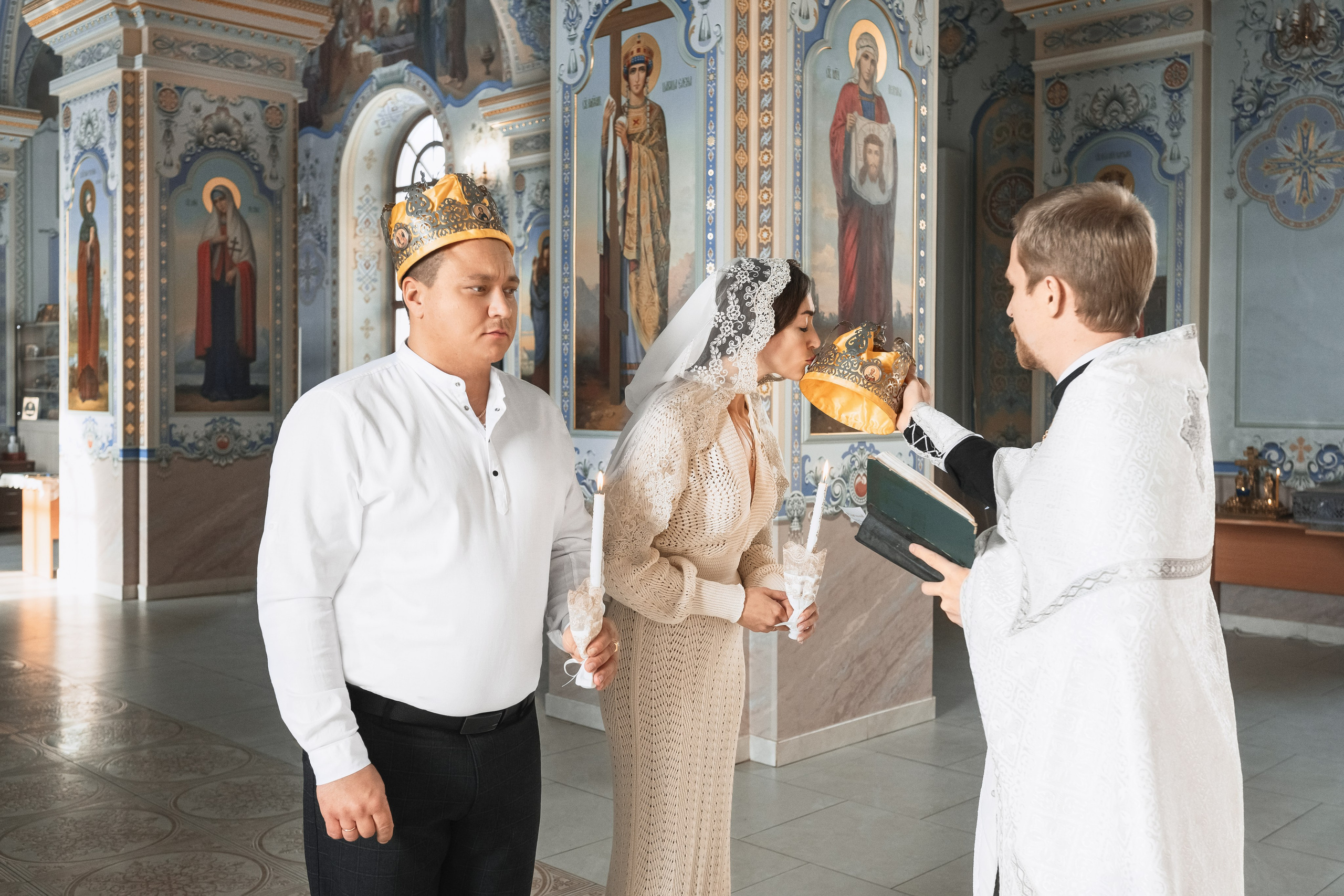 Венчание. Храм Введения во храм Пресвятой Богородицы. Церковный фотограф на Таинство Крещения и Венчания в Оренбурге и Оренбургской области Екатерина Белкина
