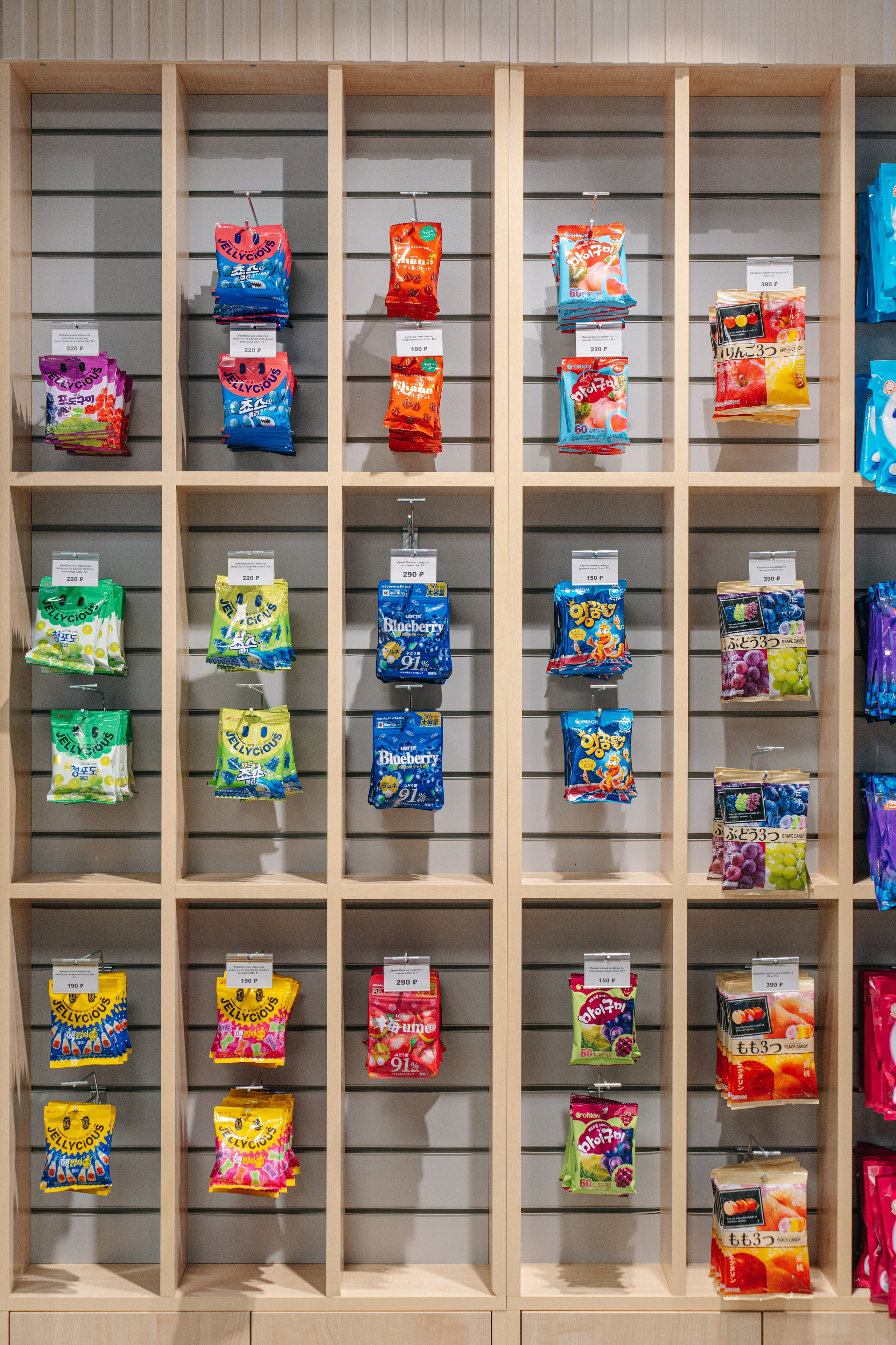 Интерьер магазина азиатских продуктов в Москве Korfood.ru