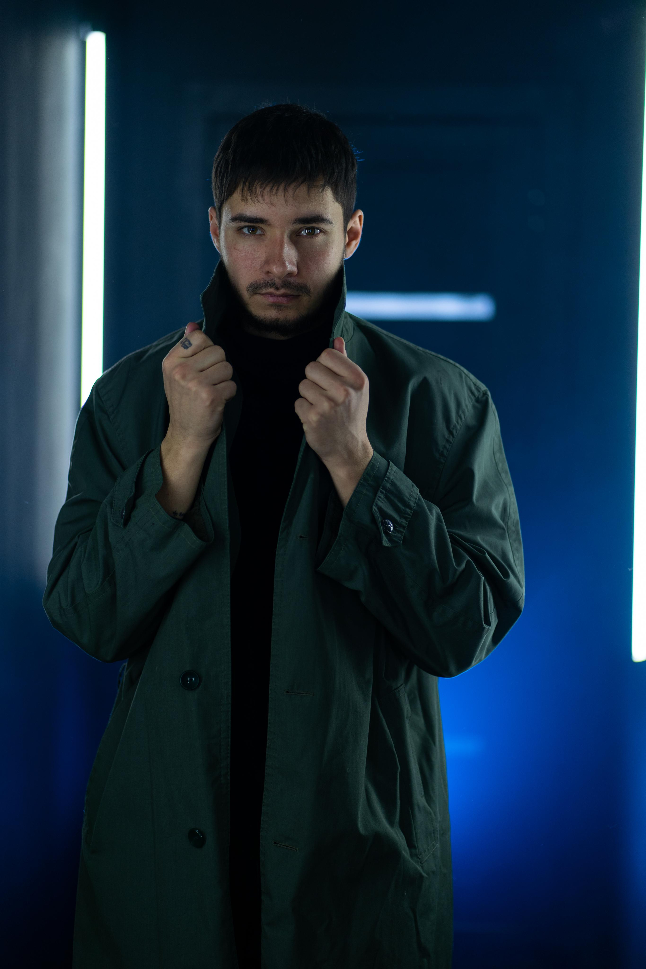 Кирилл, Зелёный плащ. Фотограф Ахмедов Эльдар Чита