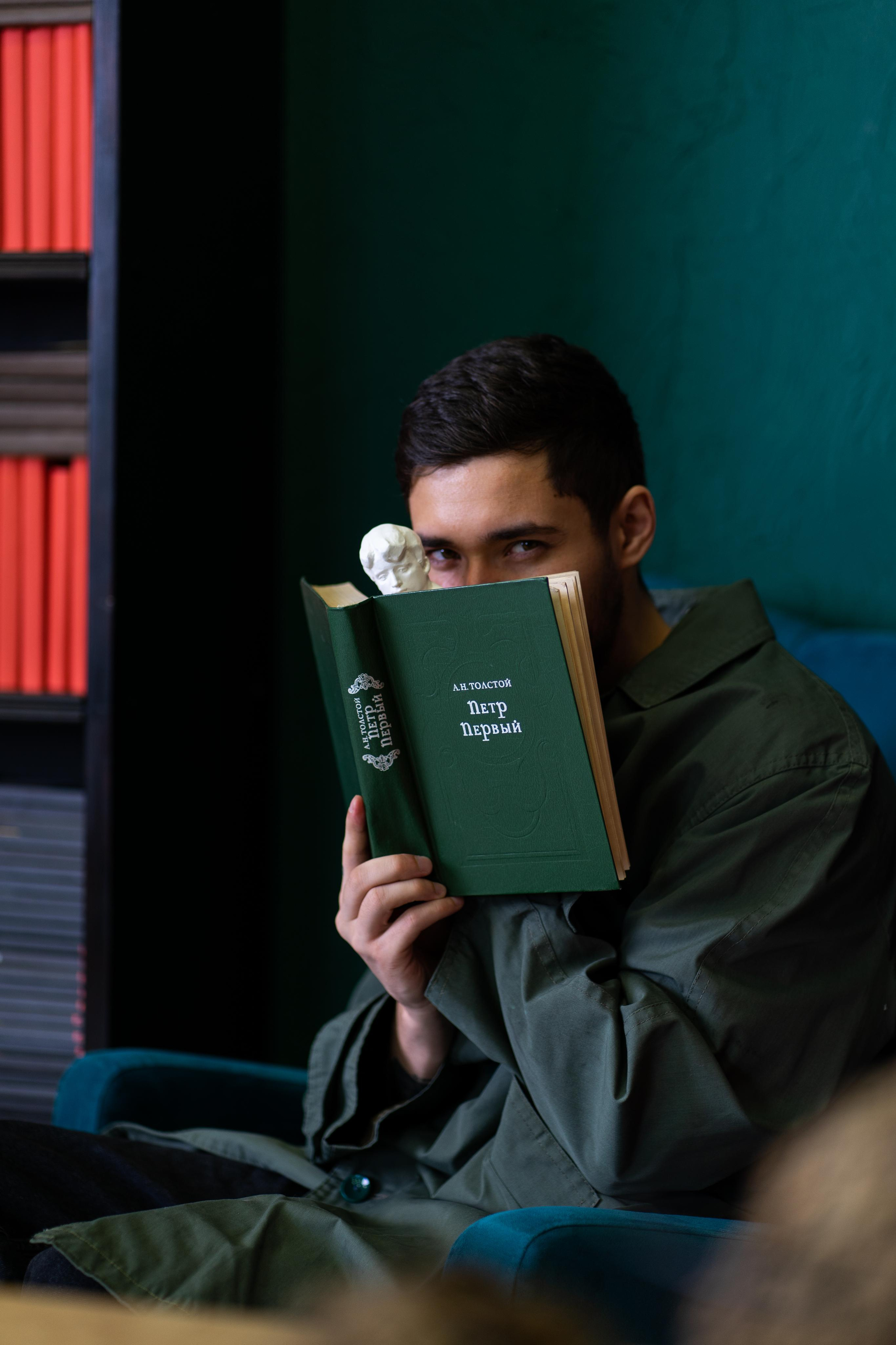 Кирилл, Зелёный плащ. Фотограф Ахмедов Эльдар Чита