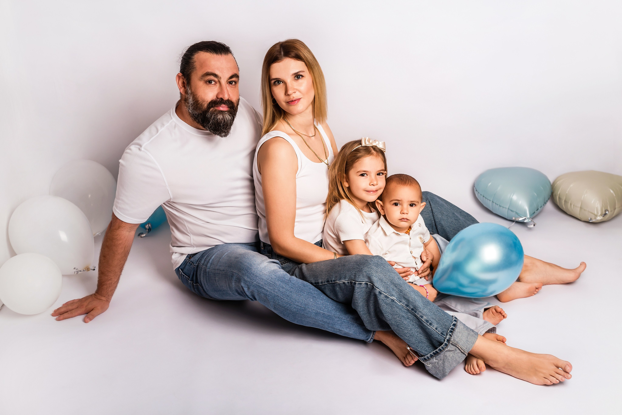 Happy family. Professional family and children’s photographer in Izmir Irina Eron