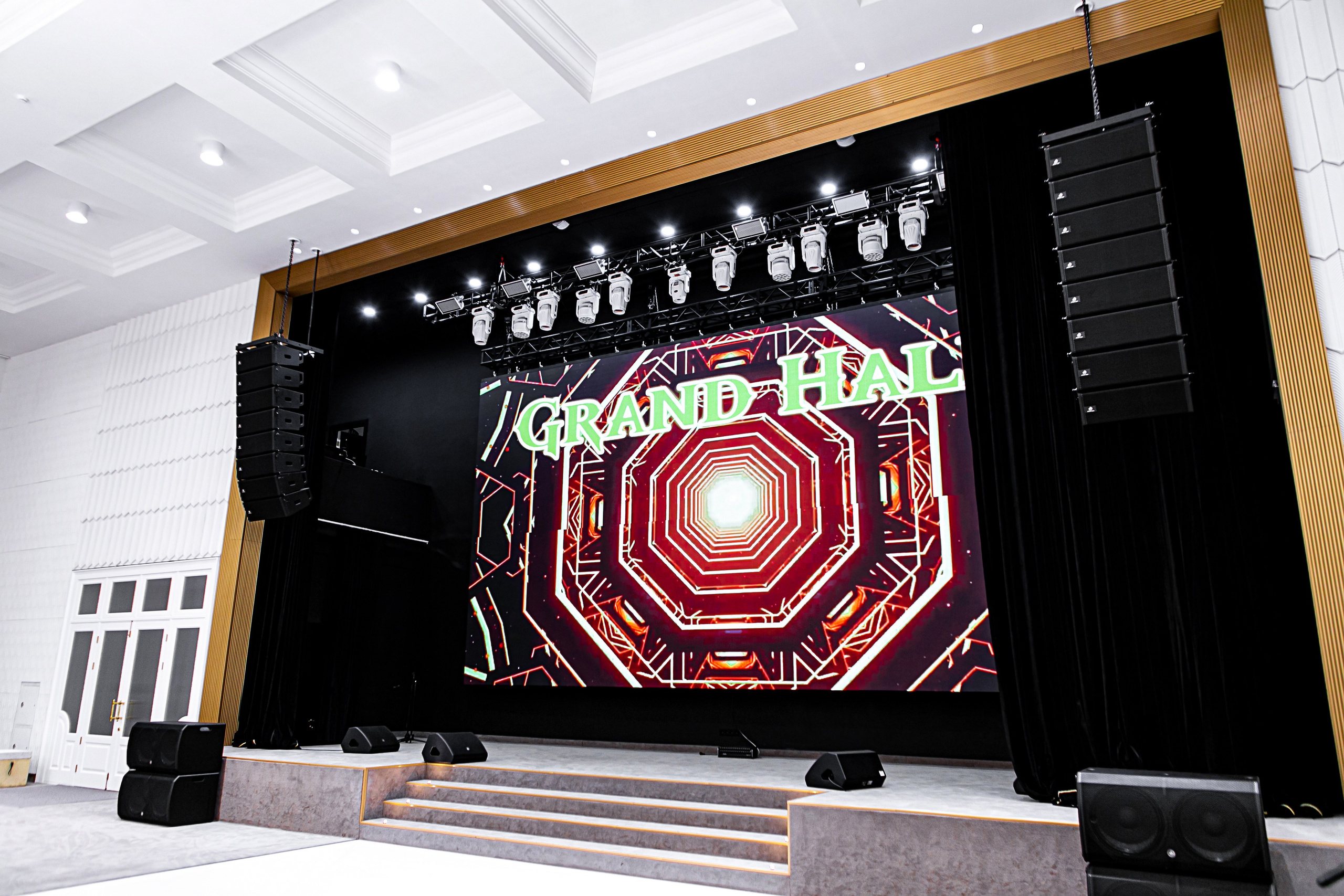 Банкетный зал Grand Holl. Контент фотограф, съемка для маркетплейсов, фуд съемка и репортажи в Новосибирске Ралия Галеева