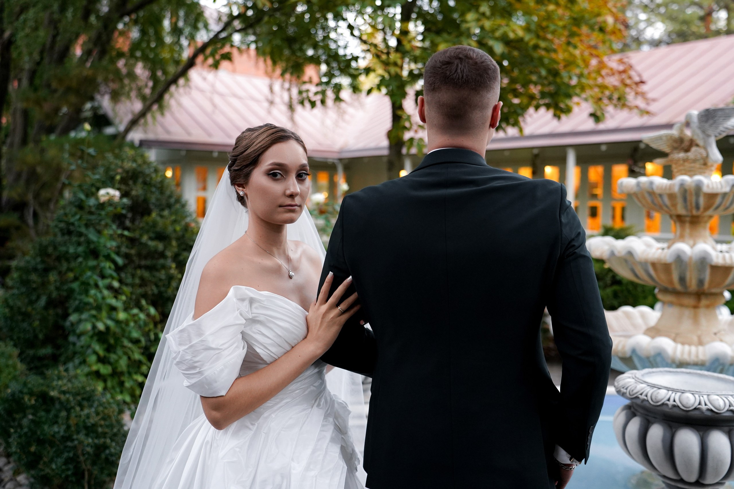 Свадебная экспресс-фотосессия на территории ресторана «Атаманская усадьба» в Ростове-на-Дону. Дмитрий и Арина 💫. Свадебный фотограф в Ростове-на-Дону. Таинство Крещения и Венчания, семейные фотосессии. Алёна Чёботова