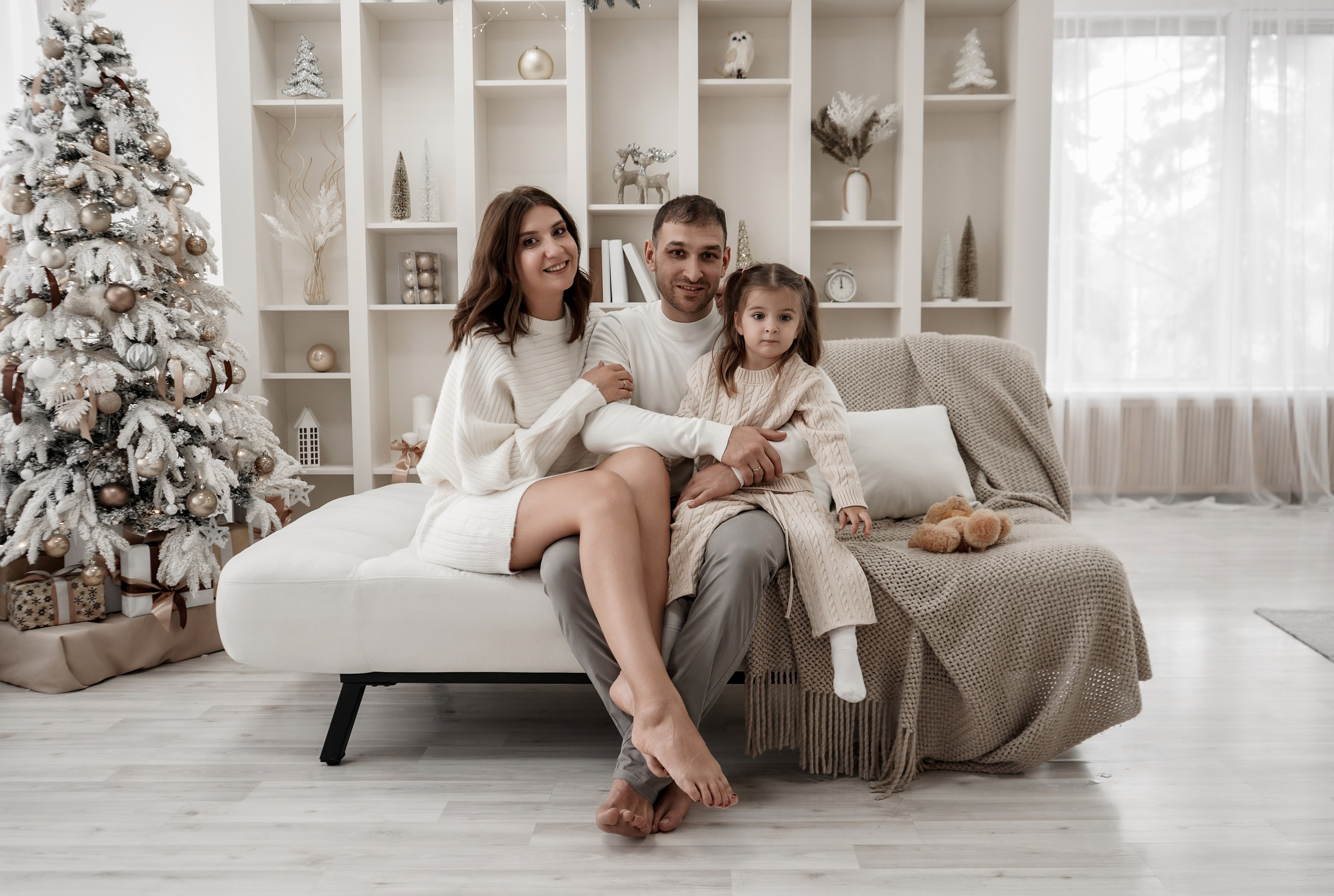 Уличная семейная фотосессия в Ростове-на-Дону. Фотограф Аксай, Новочеркасск. Свадебный фотограф в Ростове-на-Дону. Таинство Крещения и Венчания, семейные фотосессии. Алёна Чёботова