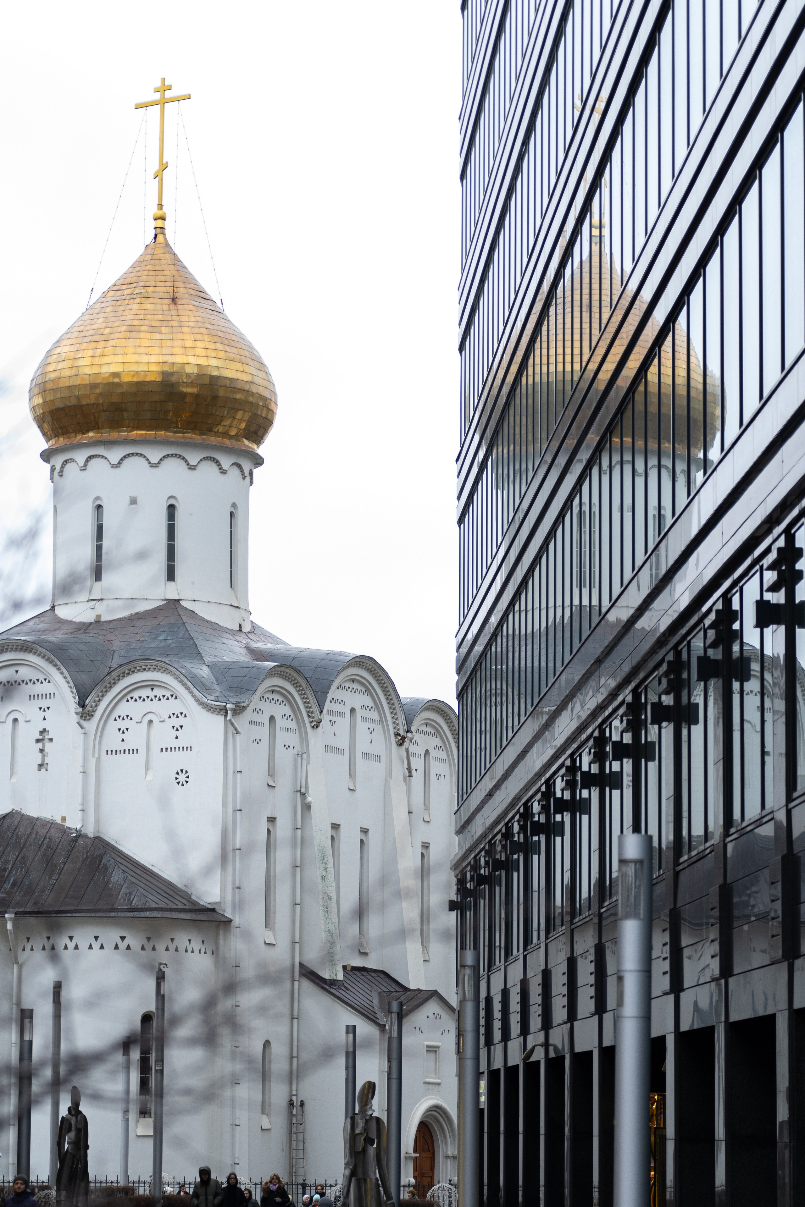 УЛИЦЫ. ПОБУДЬ ЗДЕСЬ И ЦЕЛЕЕ БУДЕТ ЭТОТ МИР