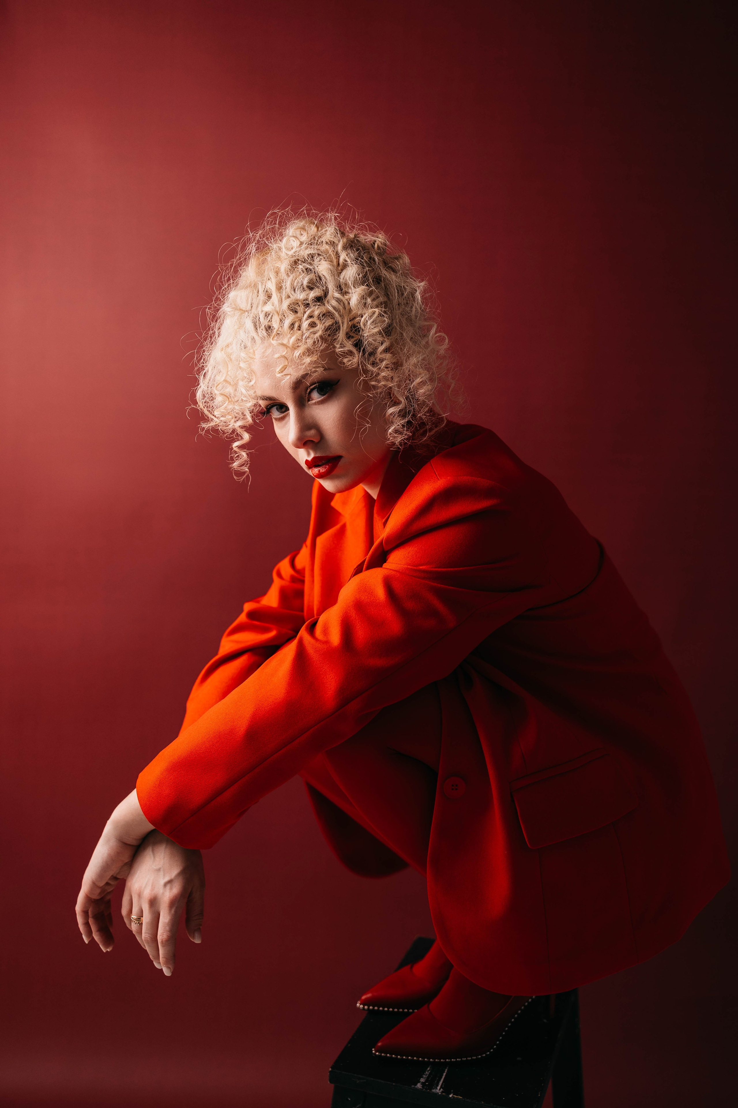 Ира в красном. Фотостудия Cute_photostudio в Твери. Фотограф в Твери Лагодная Яна