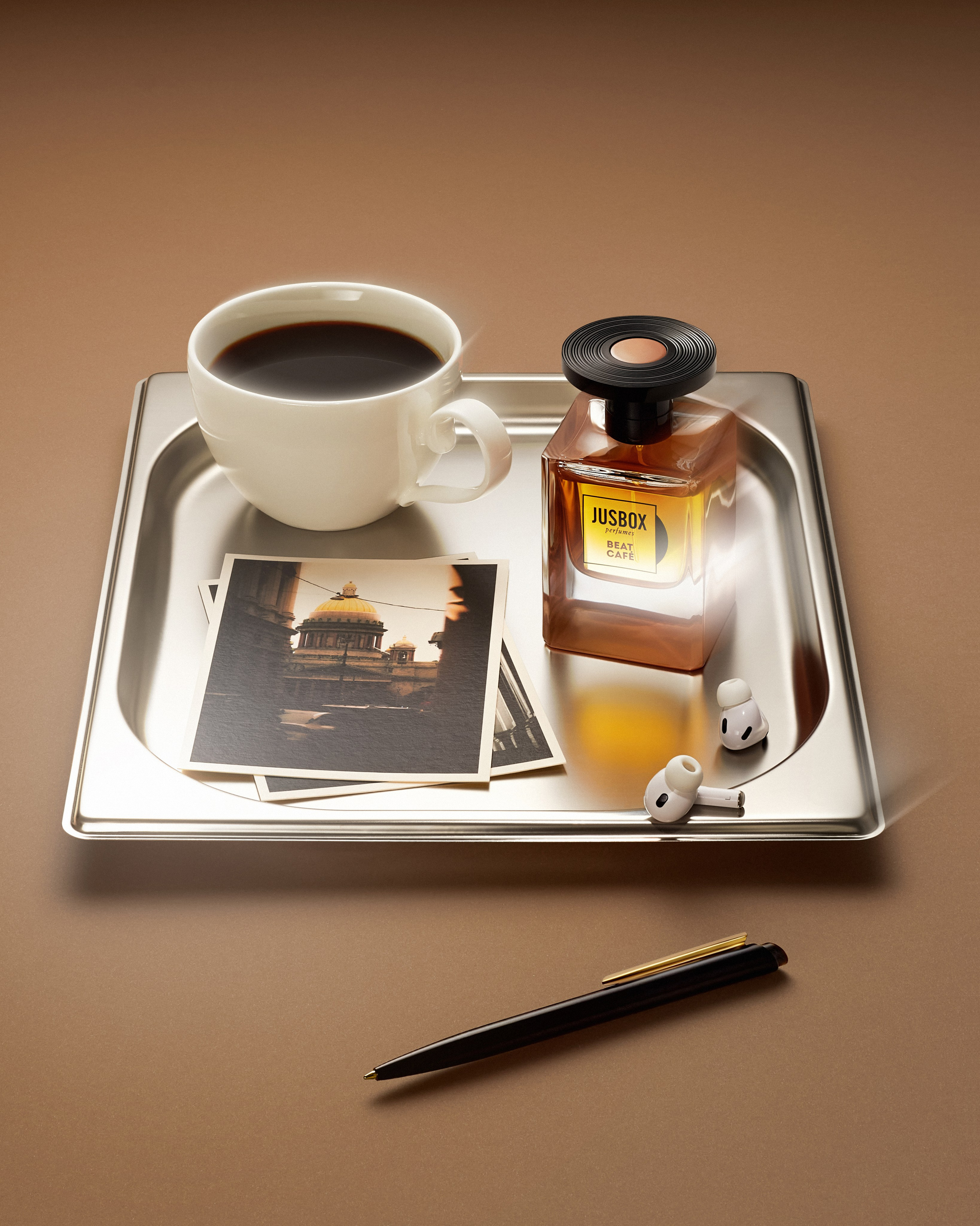 Наша творческая мастерская. Здесь мы создаем композиции, ловим свет, работаем с цветом и текстурой. Предметная съемка в Санкт-Петербурге Chistofoto — фото для маркетплейсов, сайтов и брендов