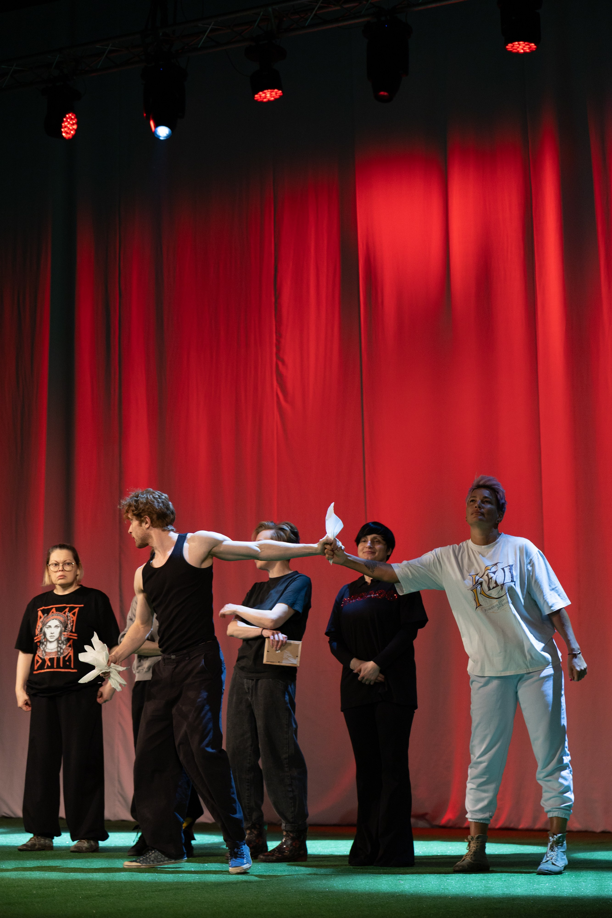 Спектакль Егора Дружинина «Всюду жизнь»