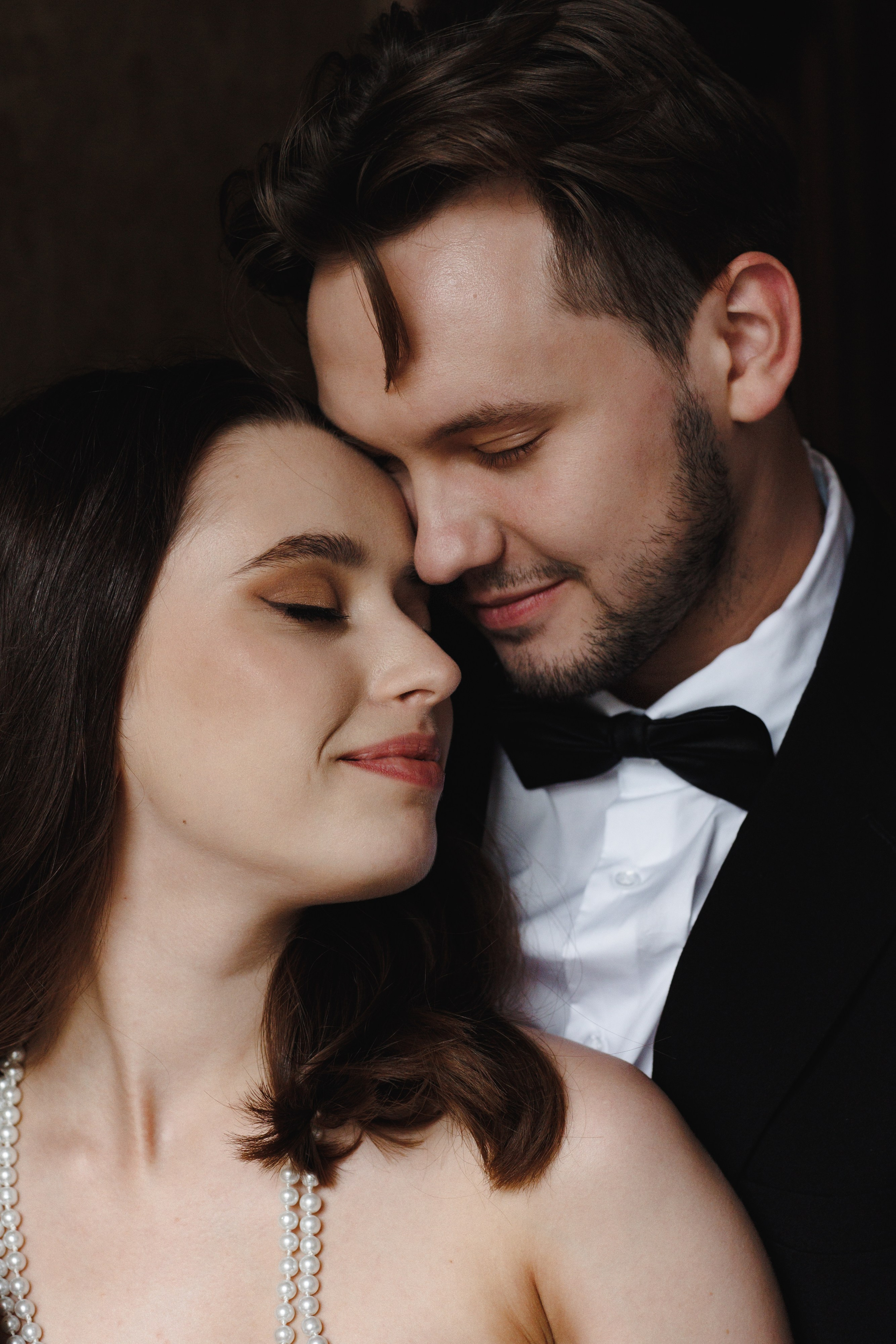 Свадебная фотосессия в квартире-студии. Свадебный фотограф в Москве Мария Крош