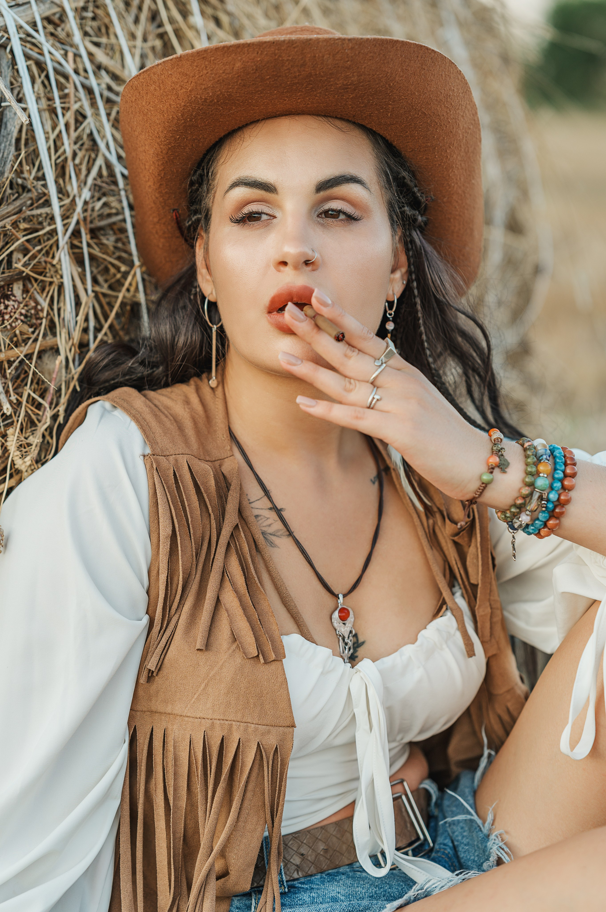 Фотосессия в стиле кантри на закате в стогах сена. Идеи для фотосессии в Крыму. Фотограф в Симферополе и по Крыму Ольга Топоривская. Лучшие места для фотосессий в Крыму.