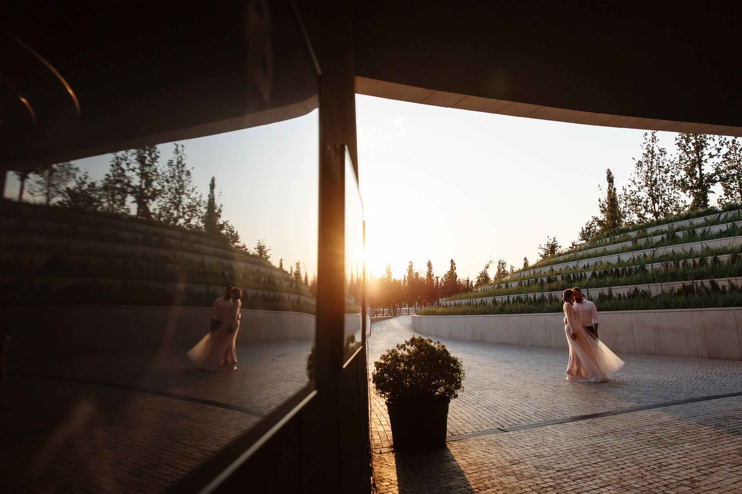 Свадебная прогулка в парке Галицкого. Фотограф на свадьбу Дмитрий Шевченко.
