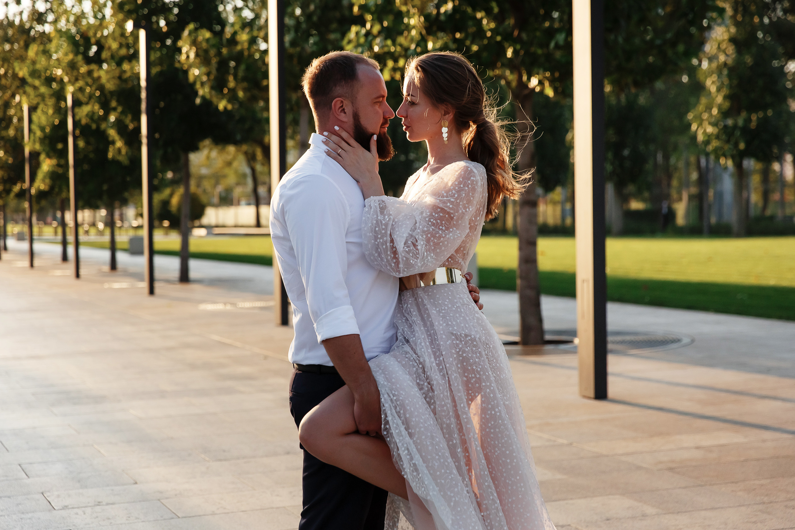 Свадебная прогулка в парке "Краснодар". Фотограф на свадьбу Дмитрий Шевченко.