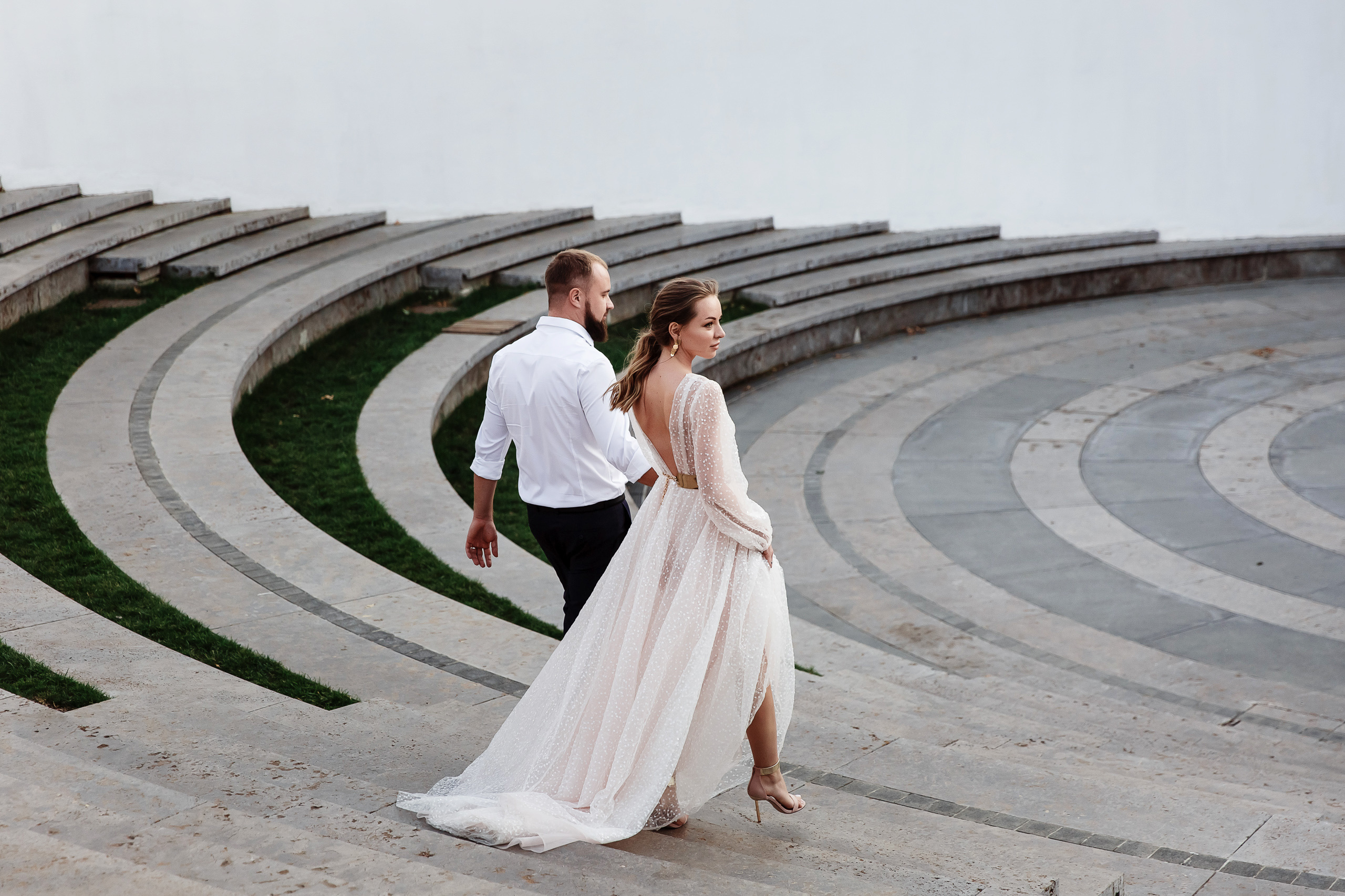 Свадебная прогулка в парке "Краснодар". Фотограф на свадьбу Дмитрий Шевченко.