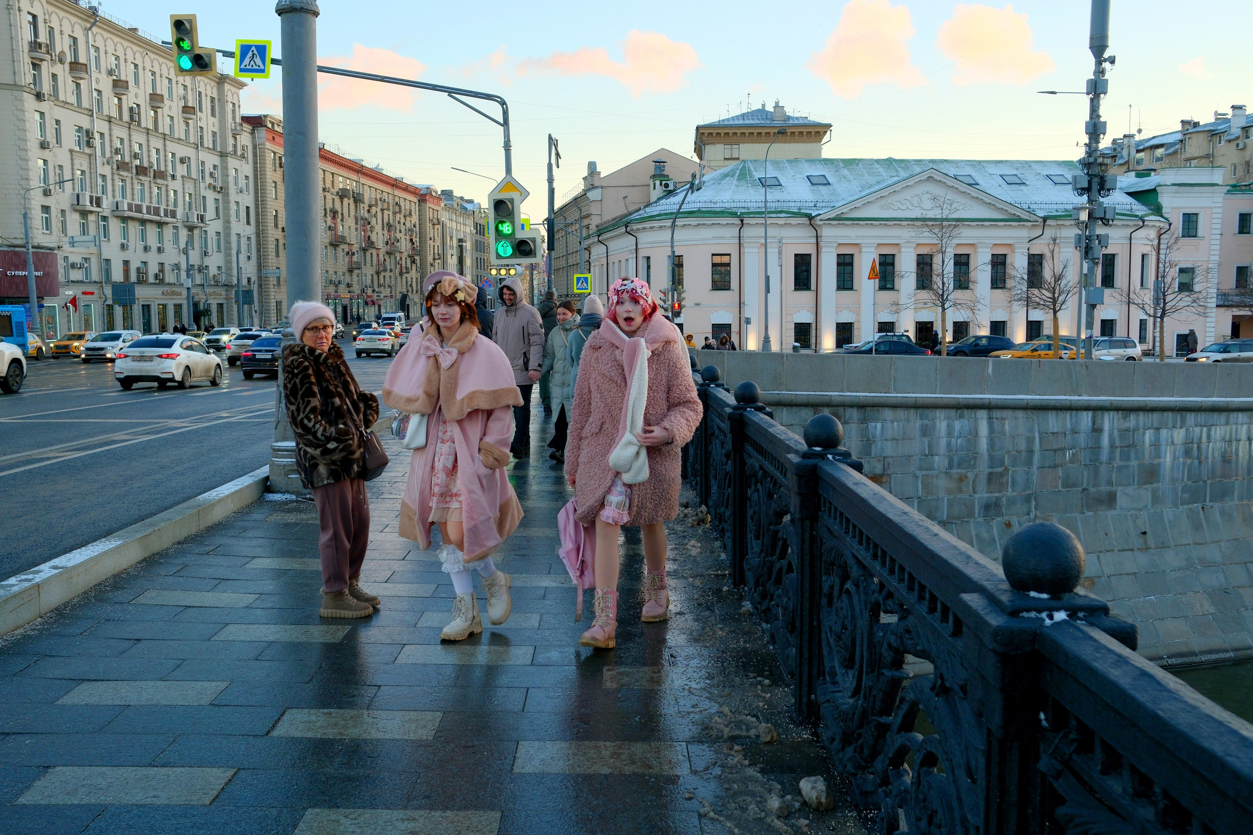 Улица, люди, жизнь…