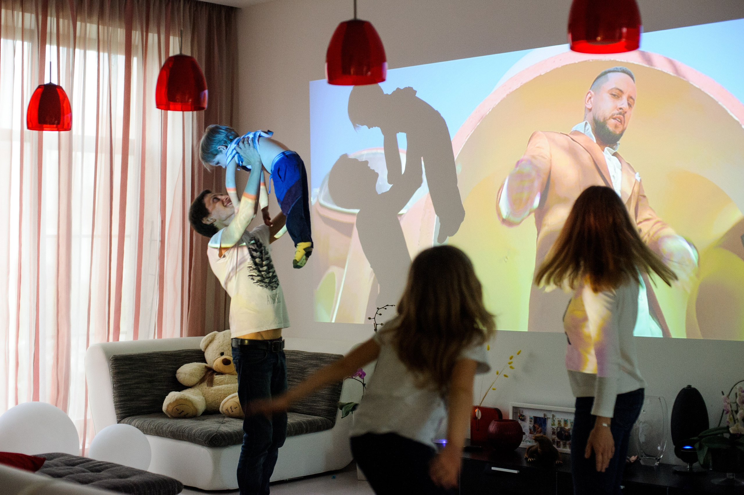 Лето располагает ко всяким резвостям и дерзостям на свежем воздухе. Зовите нас в на съемки в свои загородные резиденции!. Семейный фотограф в Москве Елена Снегирева