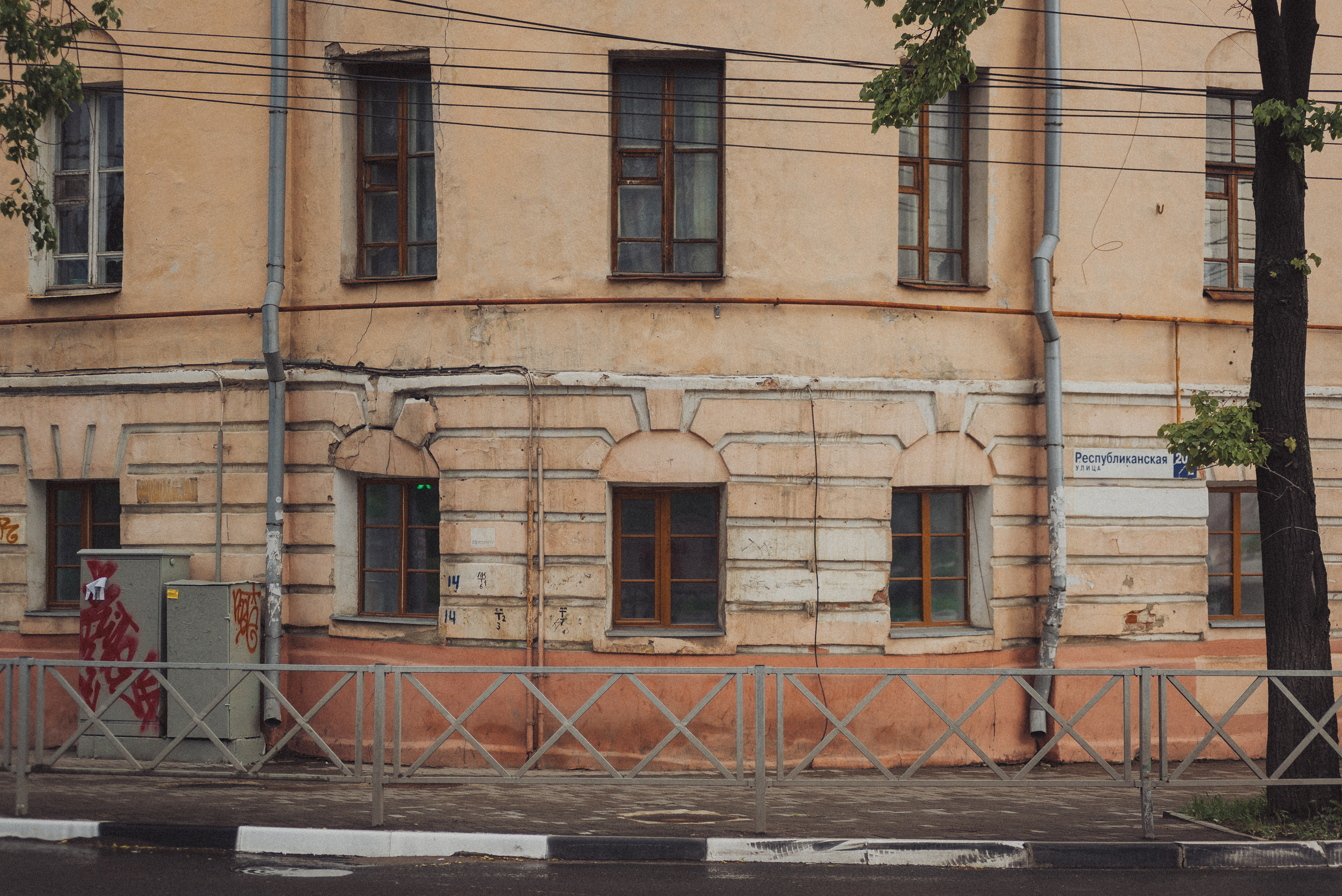 Проект #улицыгорода. Ярославль, ул. Победы. Документальный фотограф Илья Тихановский