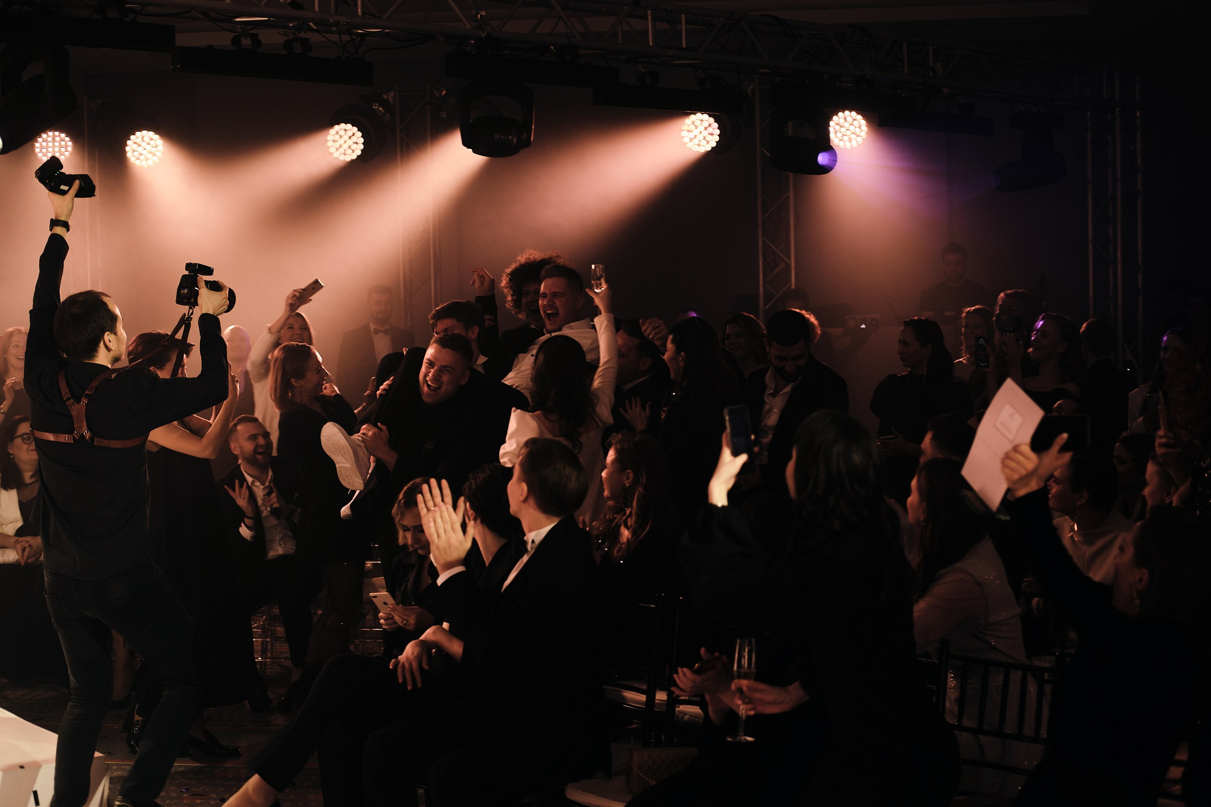 Профессиональный фотограф Дмитрий Мазуркевич — студийные, свадебные и репортажные съемки. Дмитрий Мазуркевич: Профессиональный Репортажный Фотограф