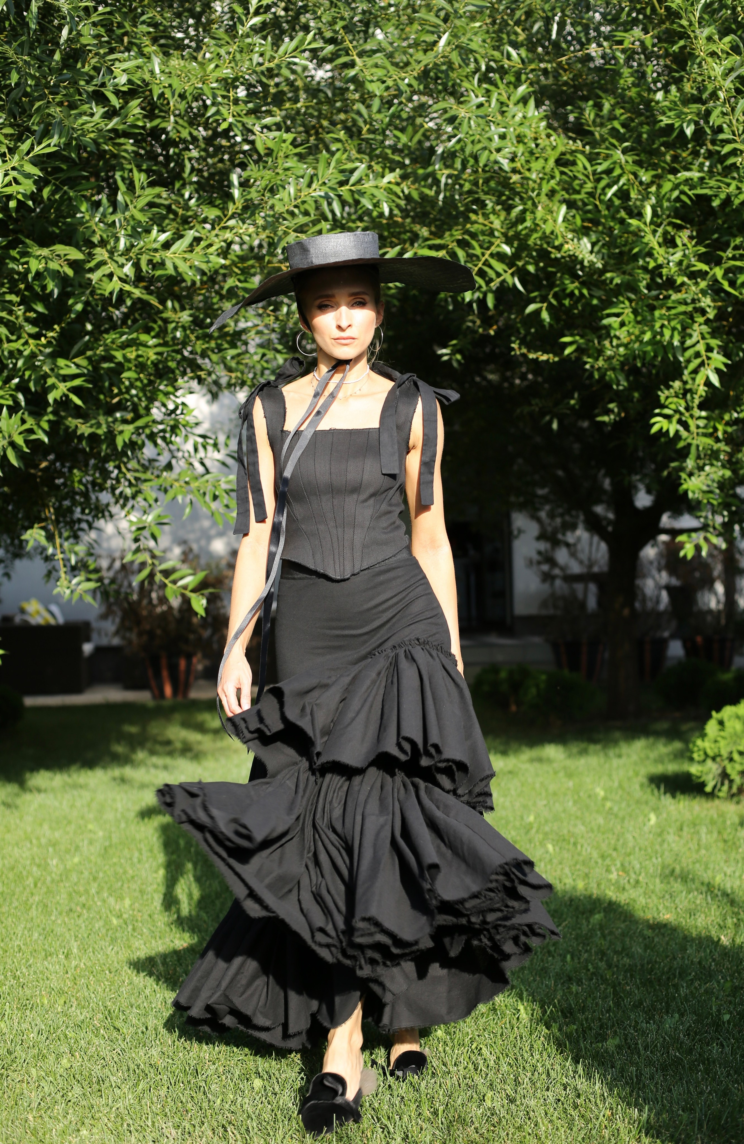 LOOKBOOK. Фешн дизайнер, фотограф, художник Яна Лазарева в Москве