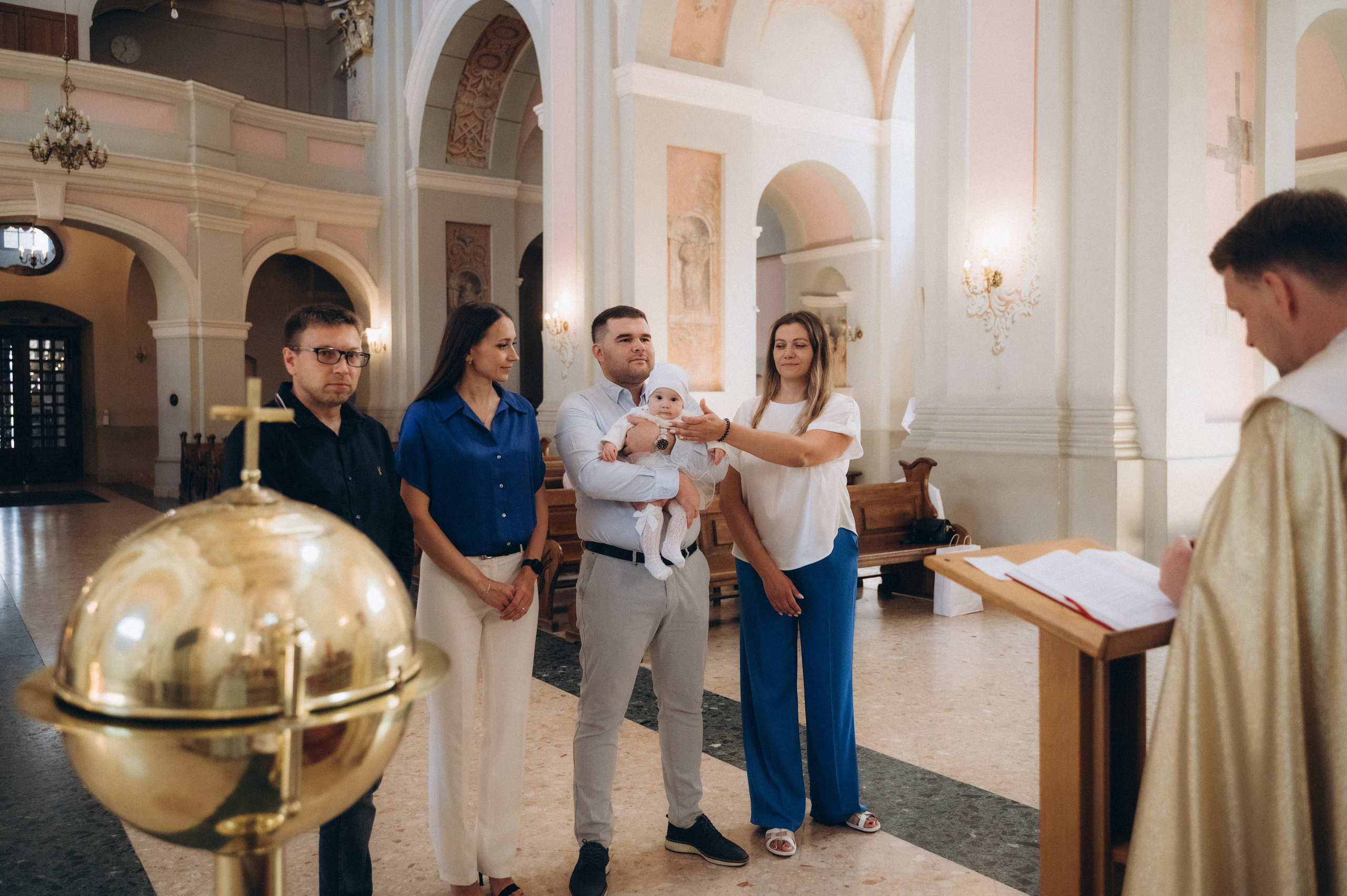 Крещение Василисы Архикафедральный костел Имени Пресвятой Девы Марии. Семейный фотограф в Минске Дарья Дреко