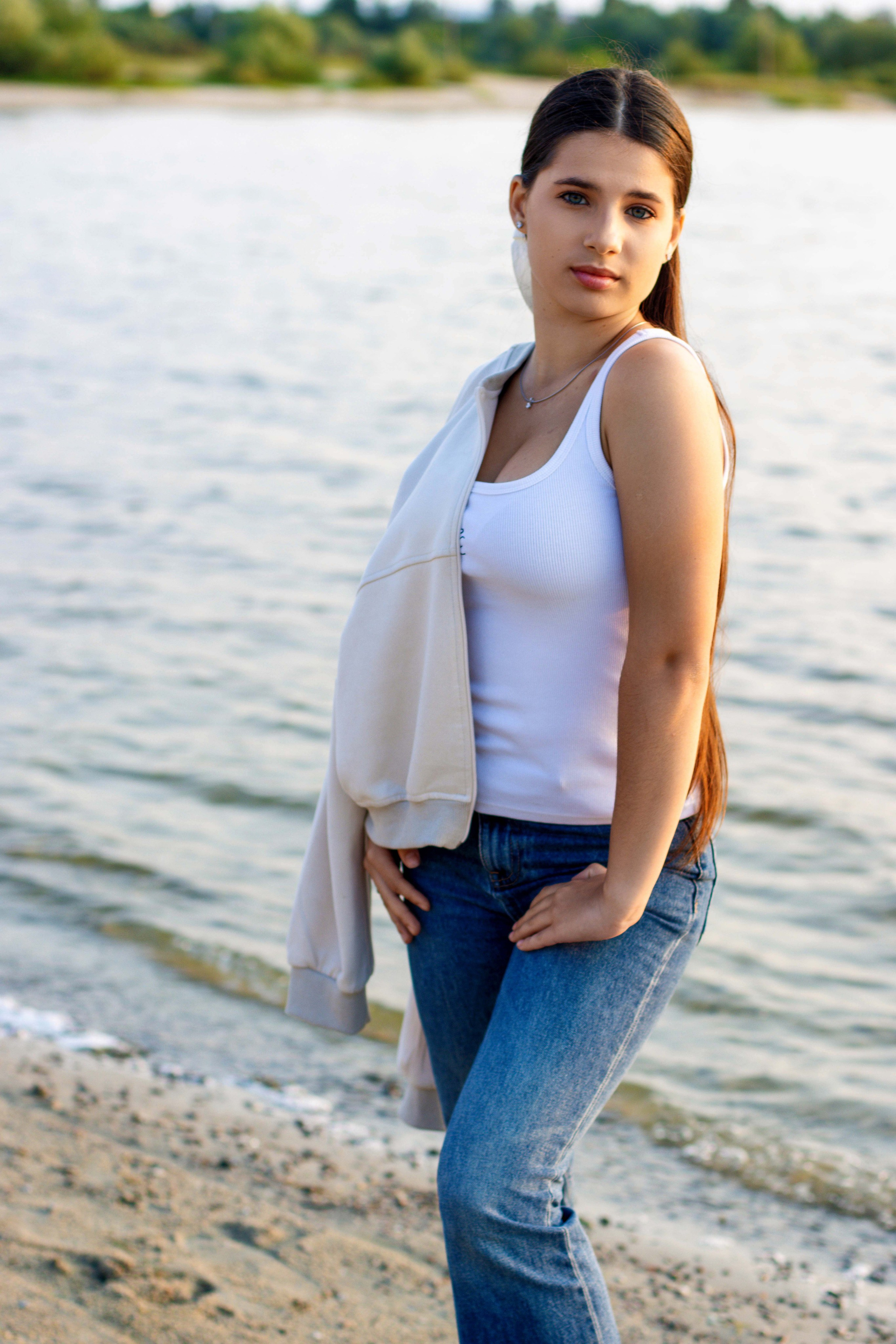 Эмилия у озера. Фотограф Татьяна Матрос