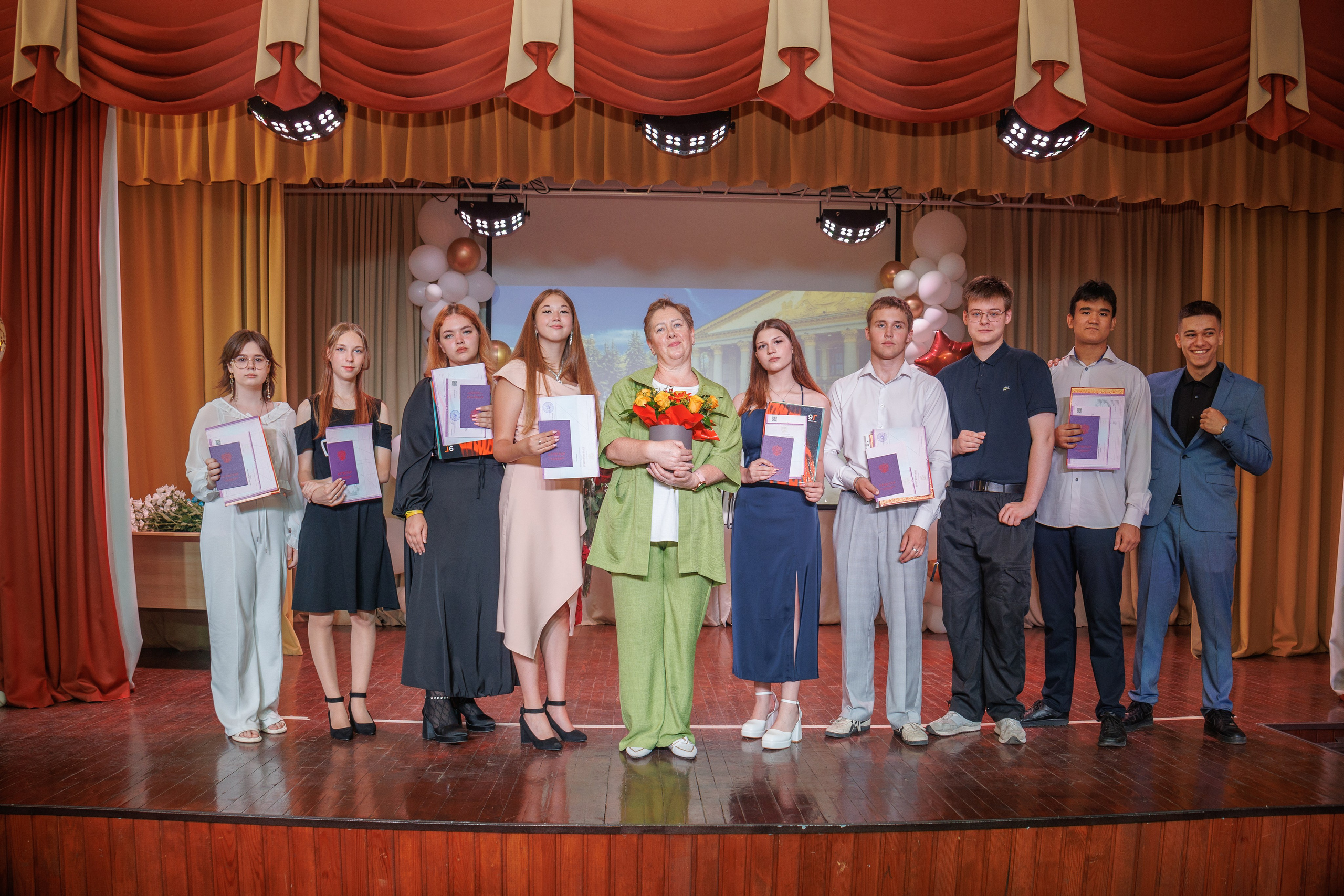 Вручение аттестатов. Свадебный и семейный фотограф в Новосибирске Ирина Дорошкова