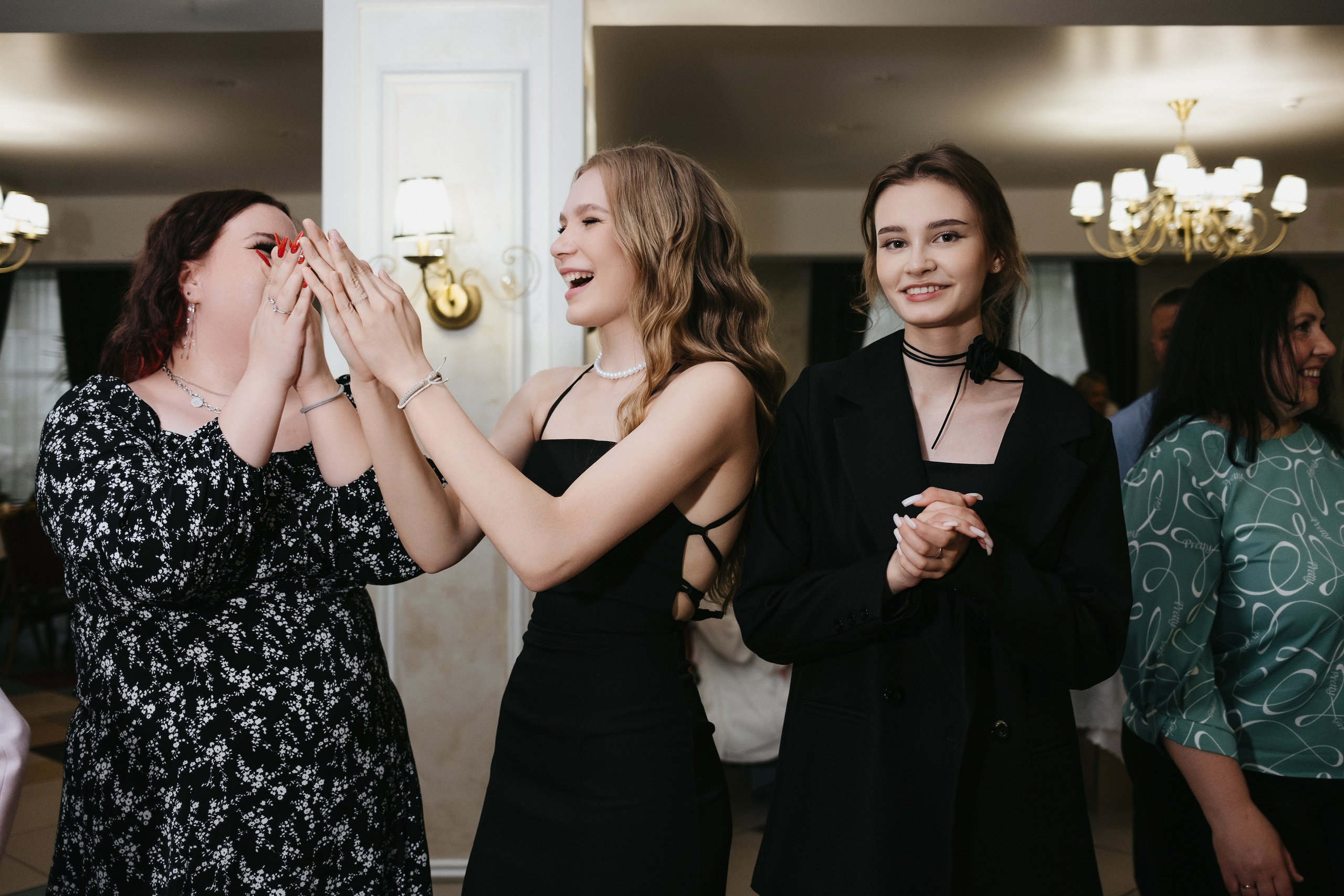 Выпускной 11 класс школы № 30. Свадебный и репортажной фотограф Денис Ожигин в Краснодаре и Краснодарском крае