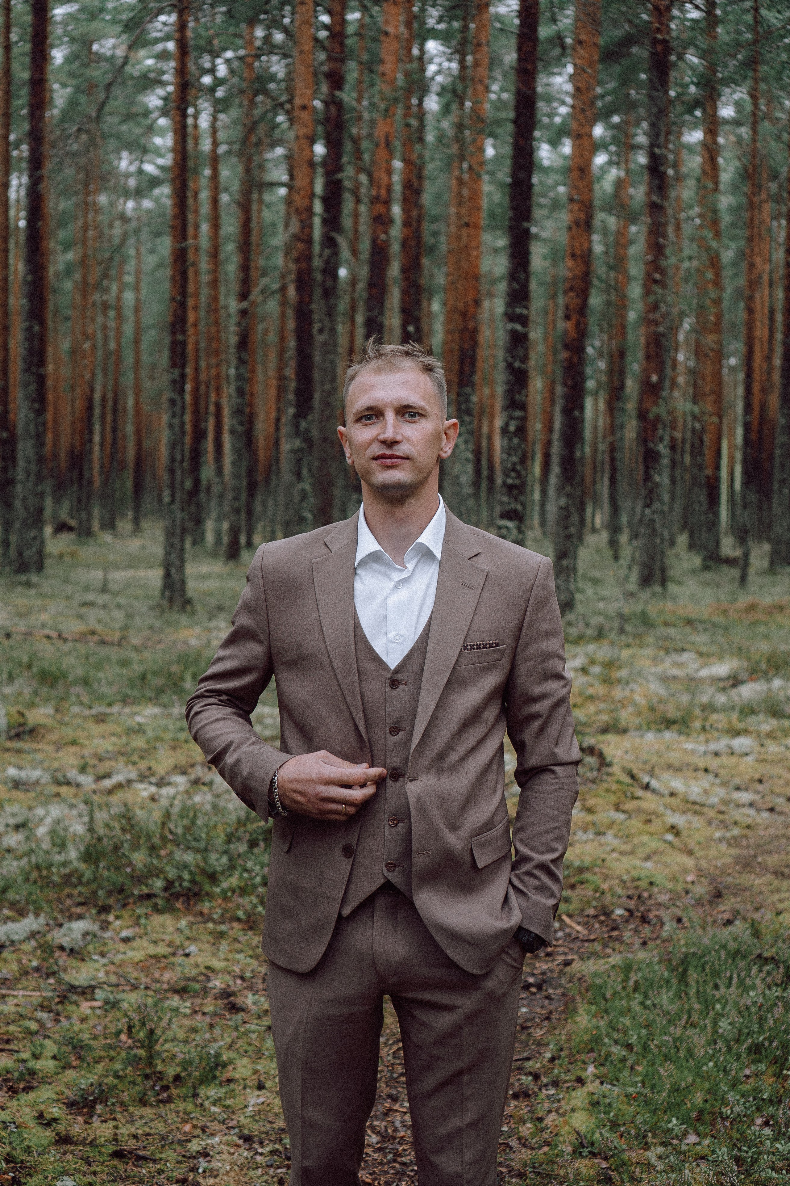 СВАДЕБНАЯ ФОТОСЕССИИЯ ПАРЫ В ГОРОДЕ ПРИОЗЕРСК В СОСНОВОМ ЛЕСУ И С ПИКАПОМ. Профессиональный фотограф, Санкт-Петербург — Виктория Богомолова