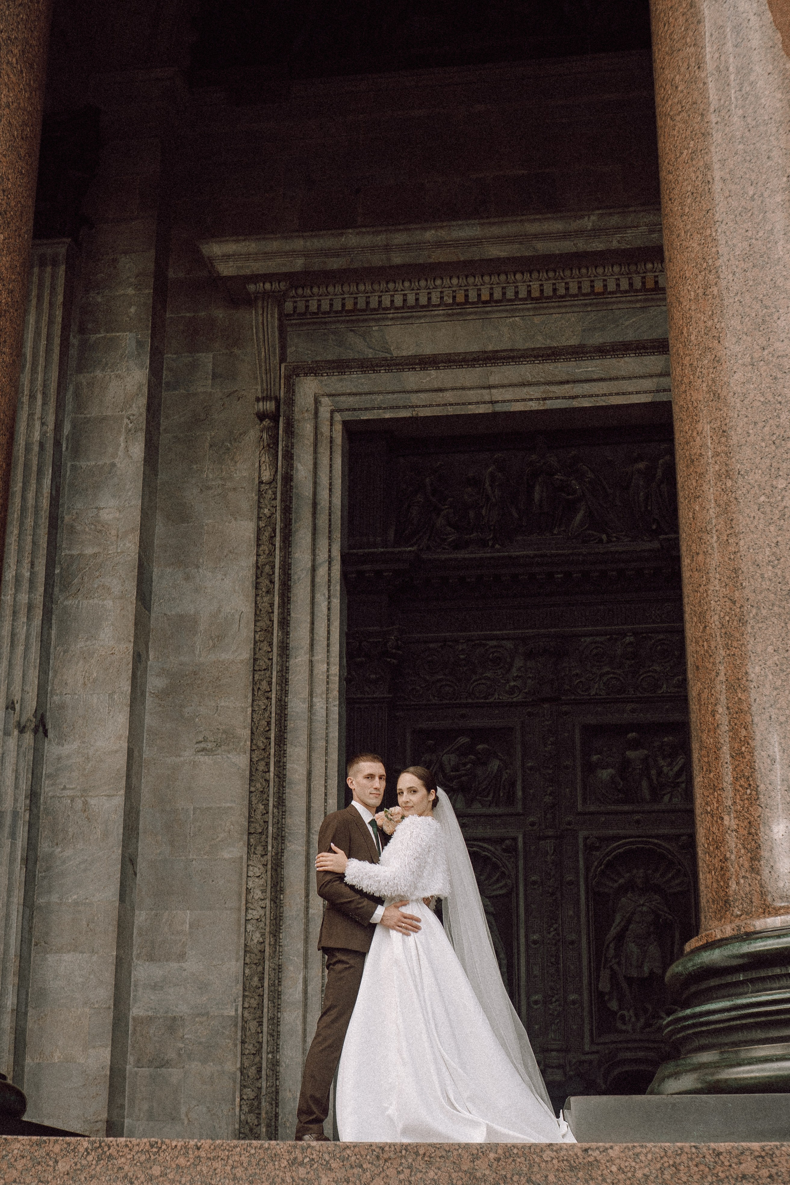 СВАДЕБНАЯ ПРОГУЛКА В САНТК-ПЕТЕРБУРГЕ (ИСАКИЕВСКИЙ СОБОР, ЗИМНЯЯ КАНАВКА, ЭРМИТАЖ И БОЛЬШАЯ МОРСКАЯ УЛИЦА). Профессиональный фотограф, Санкт-Петербург — Виктория Богомолова