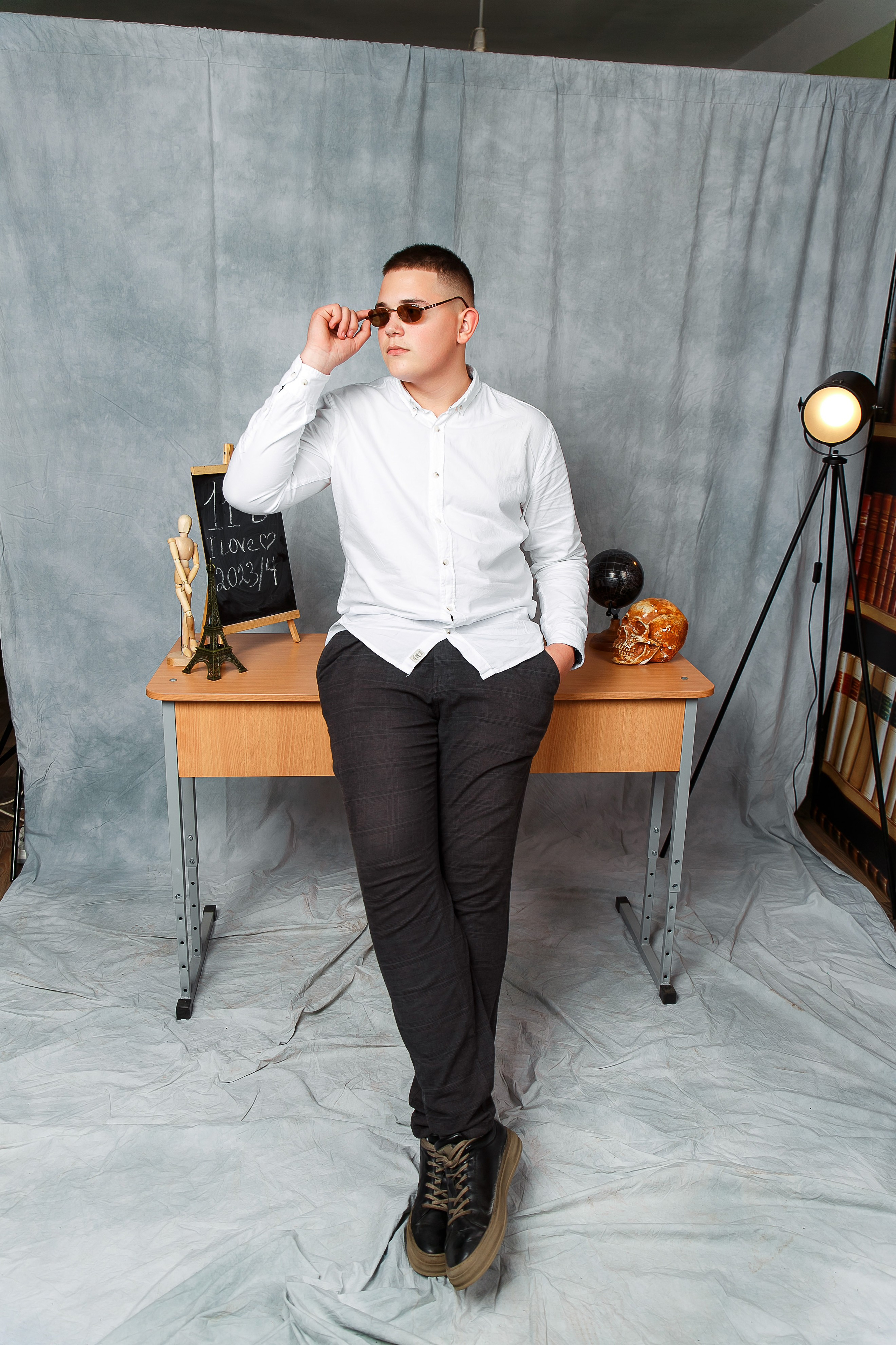 ОДНОТОННЫЙ ФОТОФОН. Выпускные альбомы в Донецке и ДНР. Фотограф Донецк и ДНР