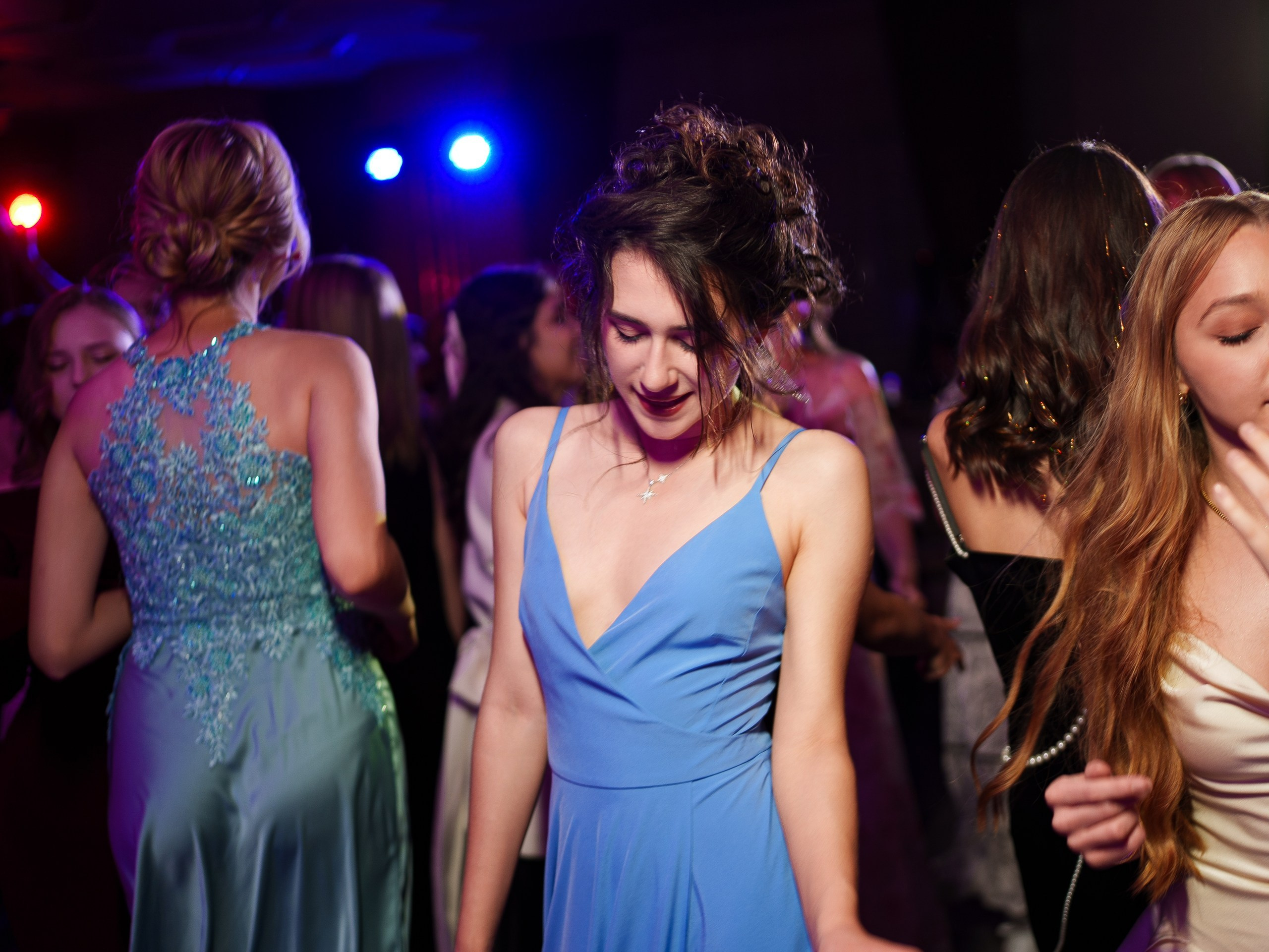 Фотограф на выпускной в Уфе — съёмка в Конгресс-холле для гимназии № 39