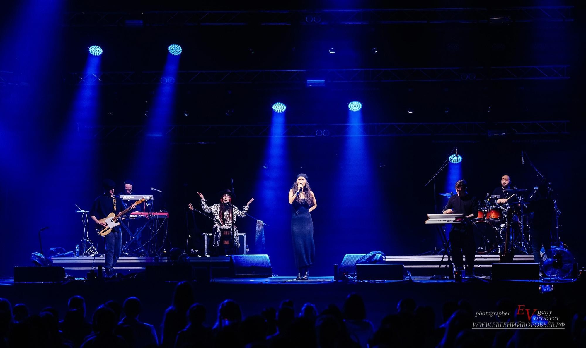 Концерт певицы зиверт в Красноярске фото репортаж артистка шоу фоторепортаж репортажный фотограф фотосъёмка заказать цена стоимость пример