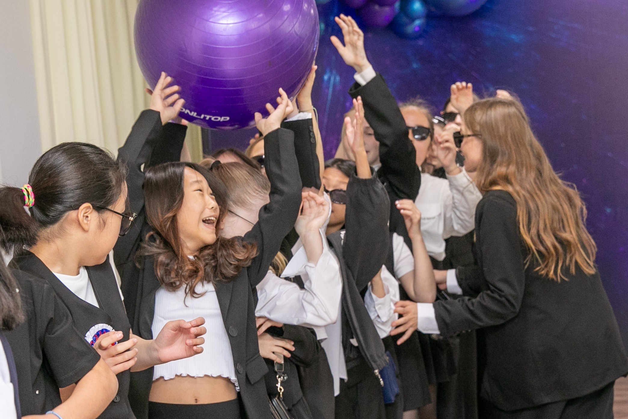 Выпускной 4 класс Гимназия 3 2025. Школьный и детский фотограф в Южно-Сахалинске Анастасия Лескова