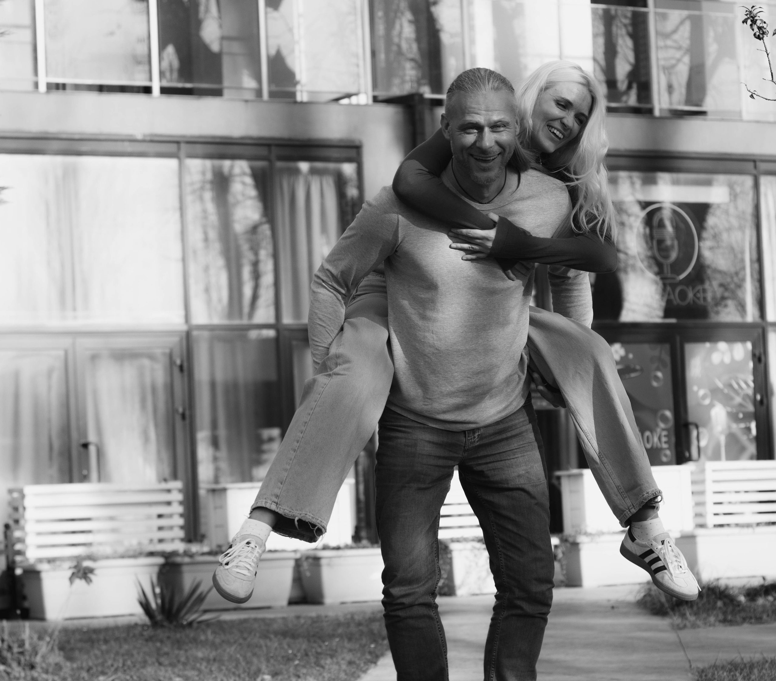 «Влюбленные в городе». Уличный фотограф Города N