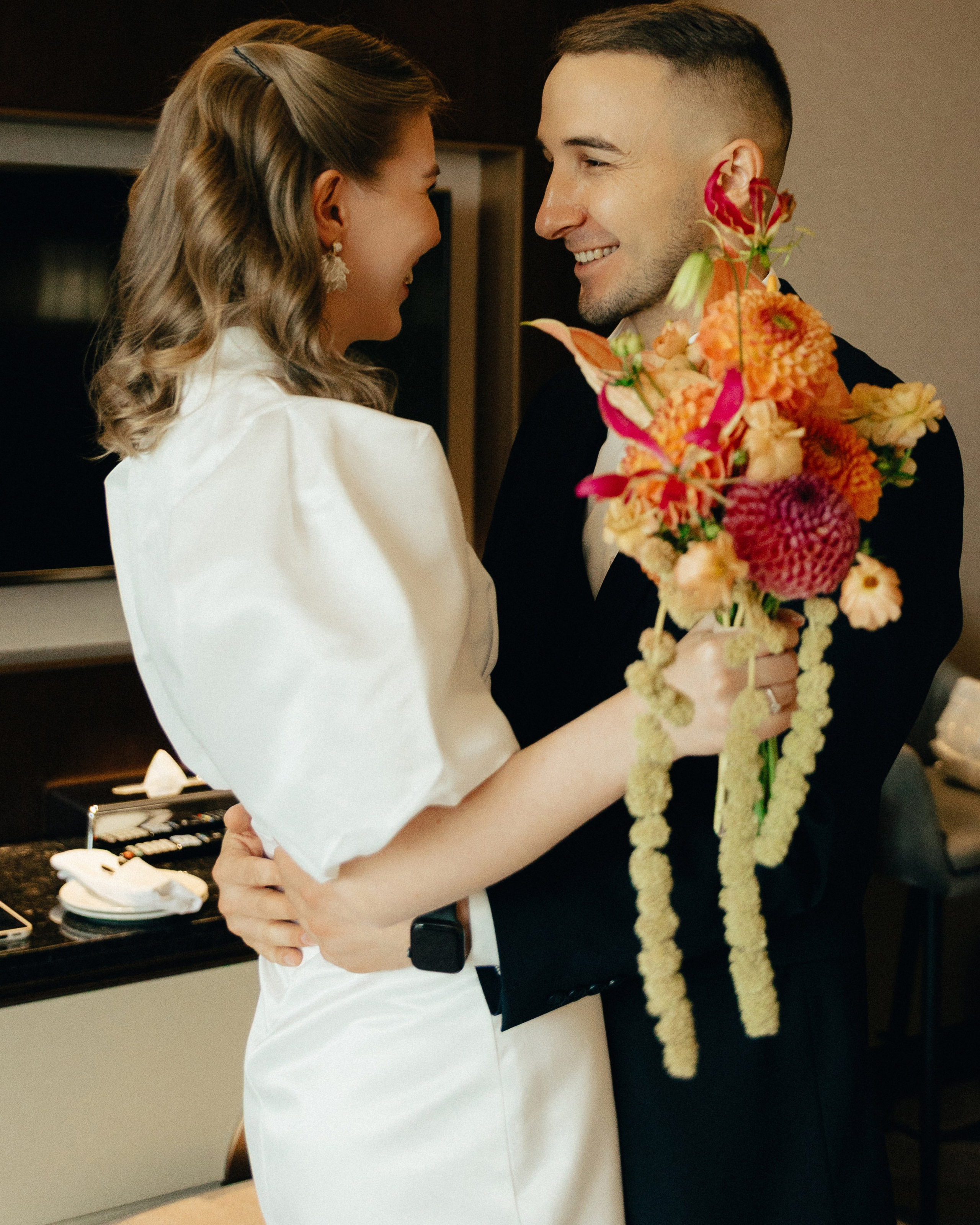 Артур и Даша, сборы в отеле Soluxe и роспись на ВДНХ. Свадебный и портретный фотограф в Москве Кристина Золотова