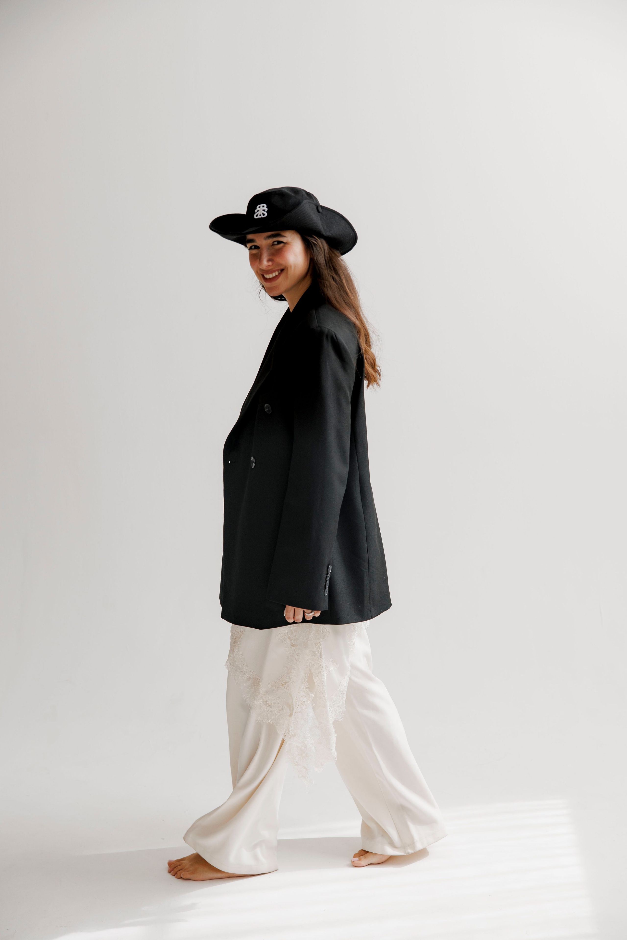 Family photoshoot inside the studio. Wedding and family photographer