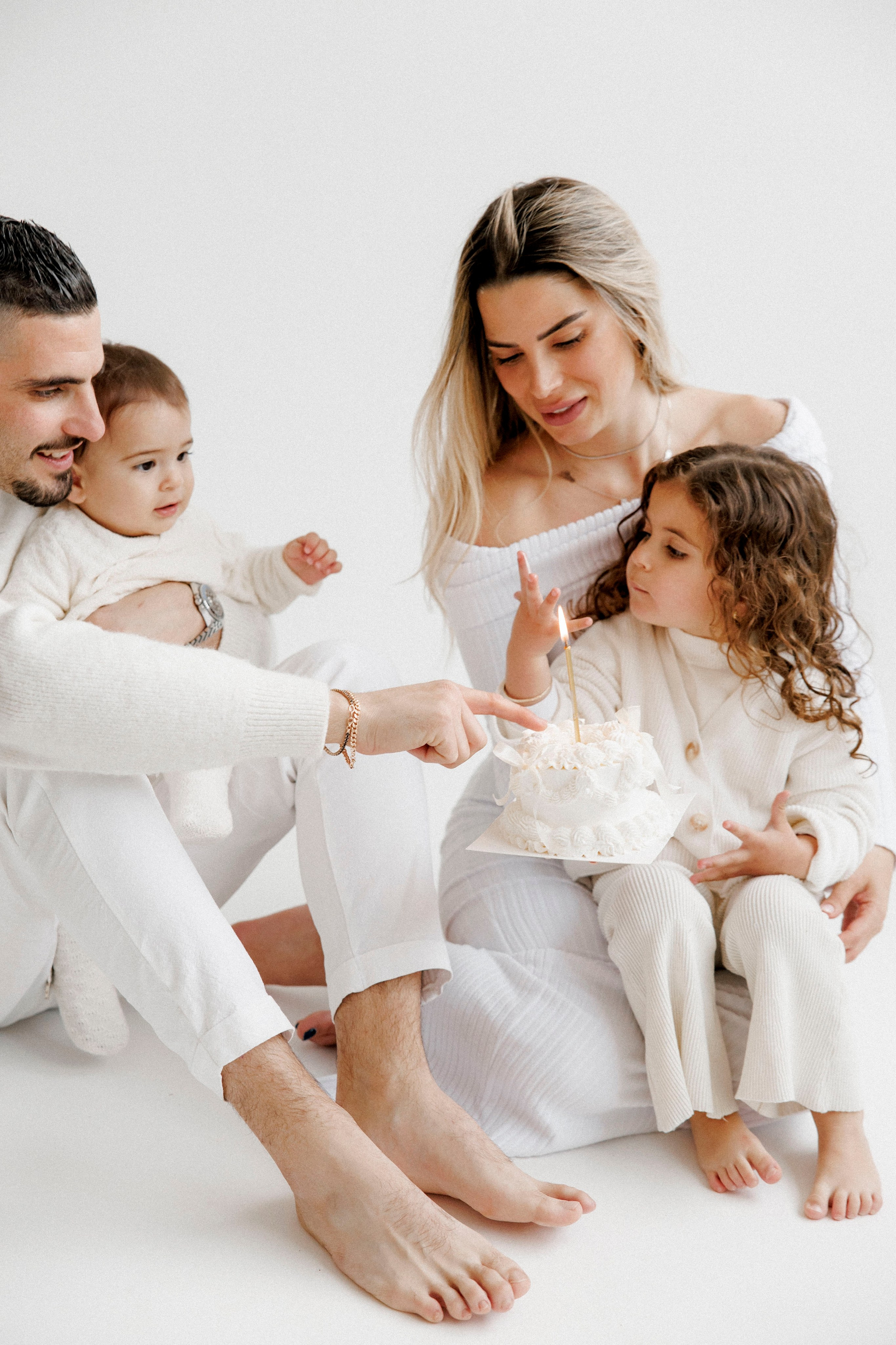 Family photoshoot in White Studio. Wedding and family photographer