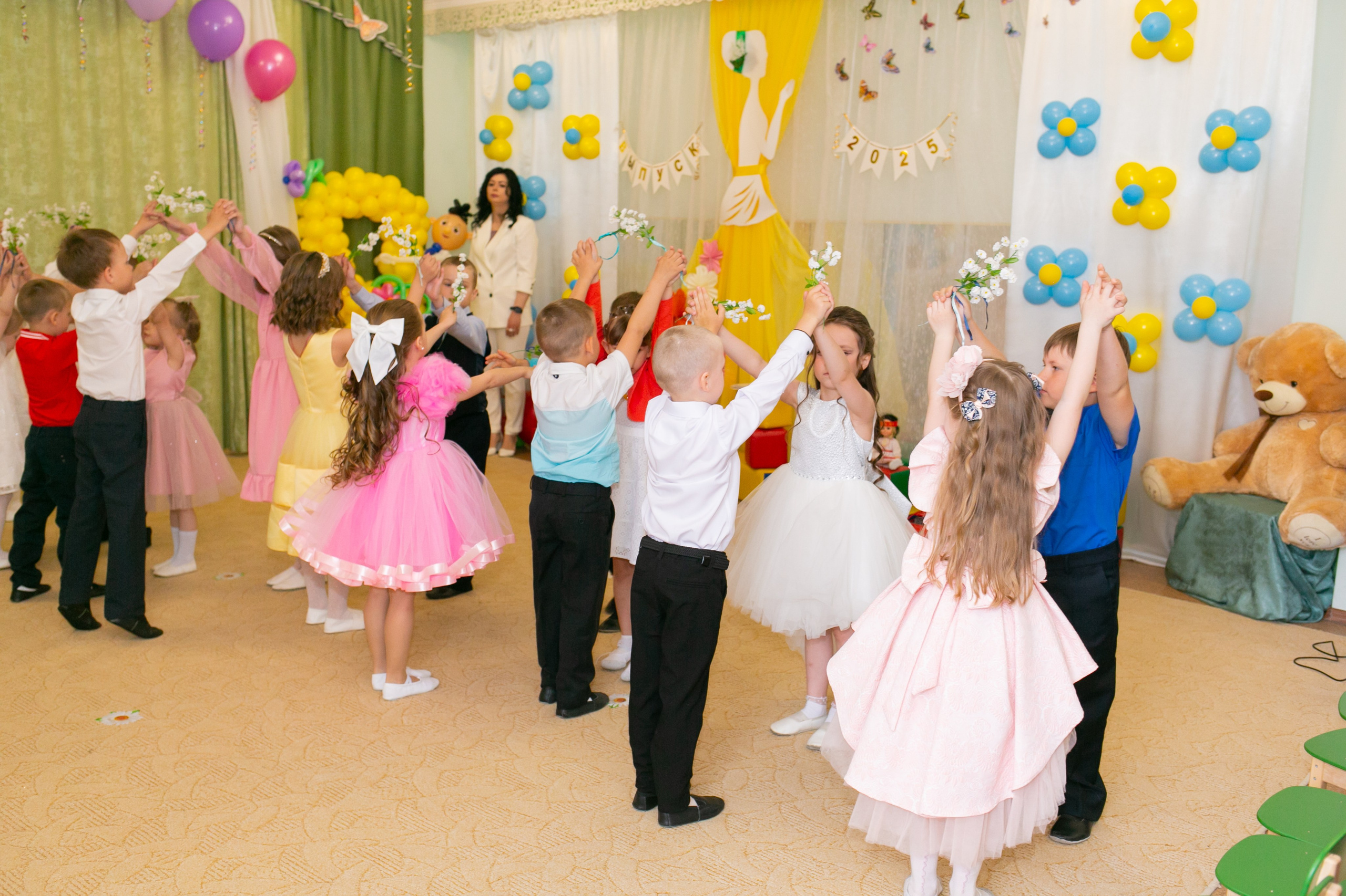 Выпускные и Утренники. Фотограф новорожденных и семейный фотограф НСО г. Бердск Марина Львова