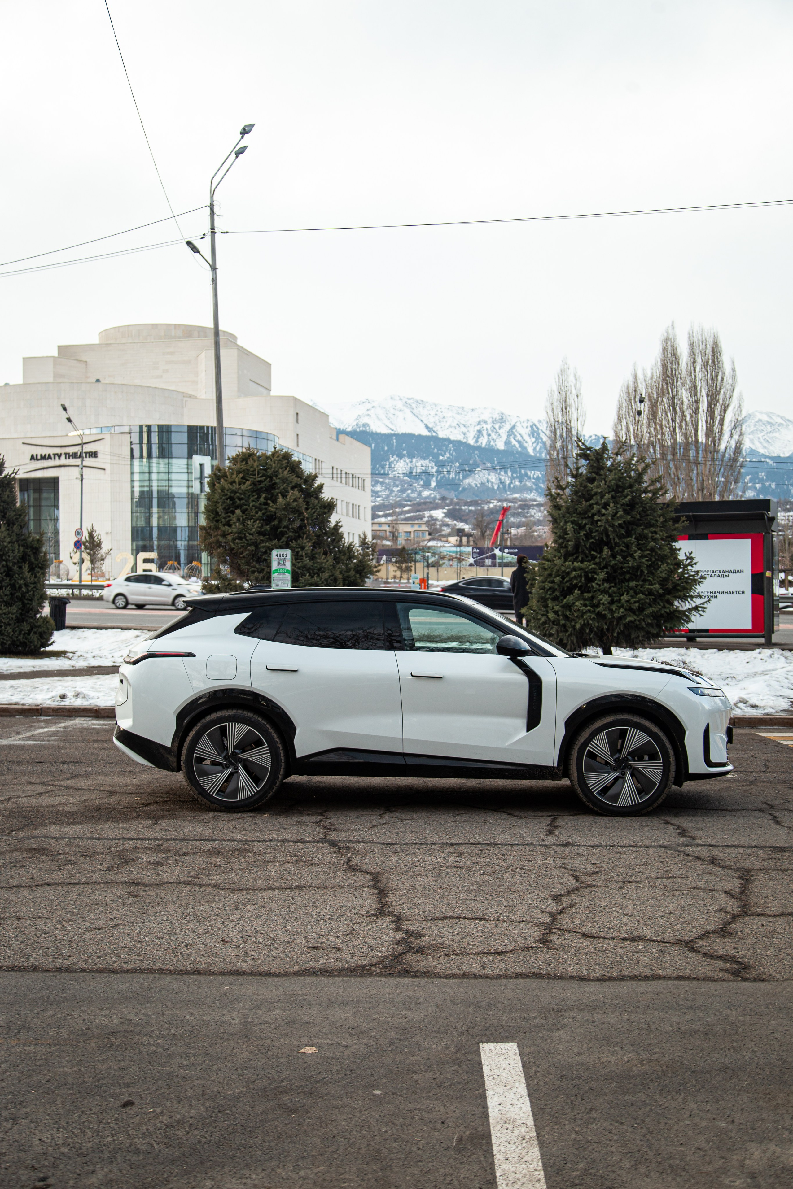 Lynk&Co 08 EM-P. Рекламный и портретный фотограф в Алматы — Серекпаев Танирхан